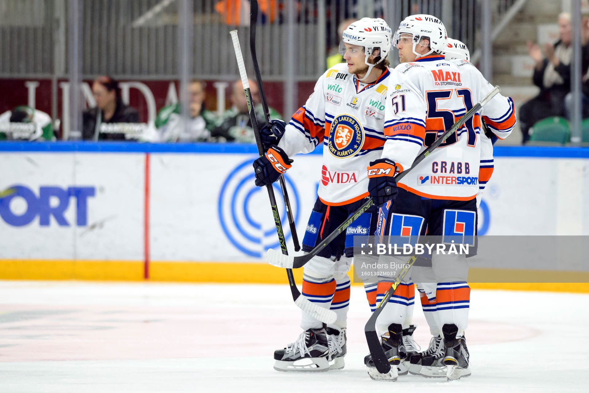 Växjös Eric Martinsson och Joey Crabb jublar