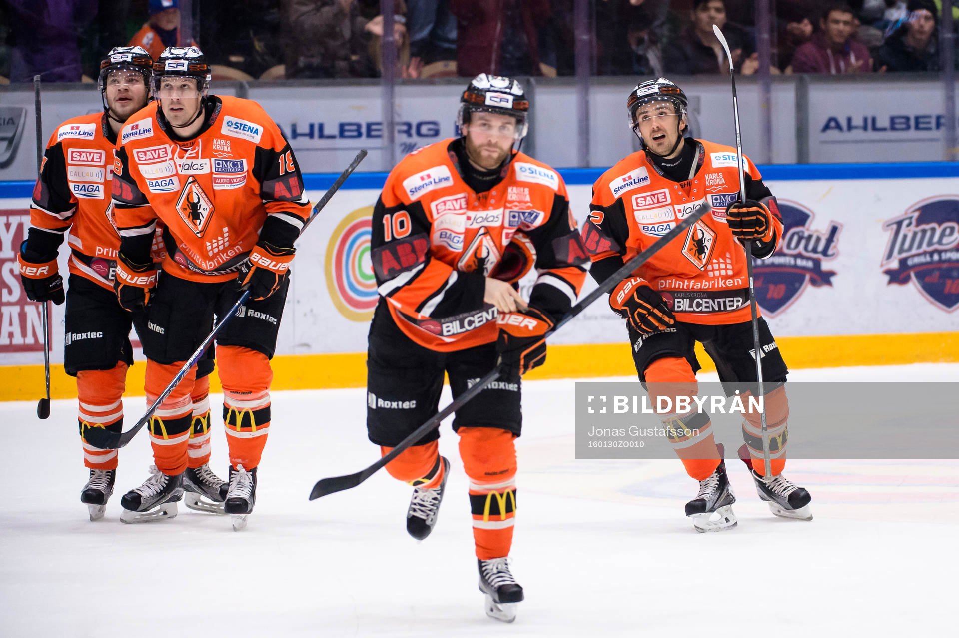 Karlskronas Mattias Guter har gjort 3-0 och jublar