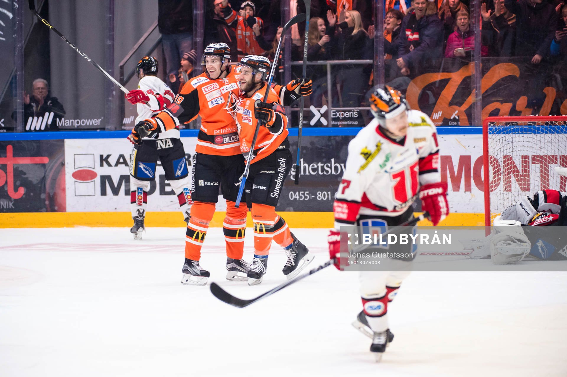 Karlskronas Kristoffer Söder har gjort 2-0 och jublar