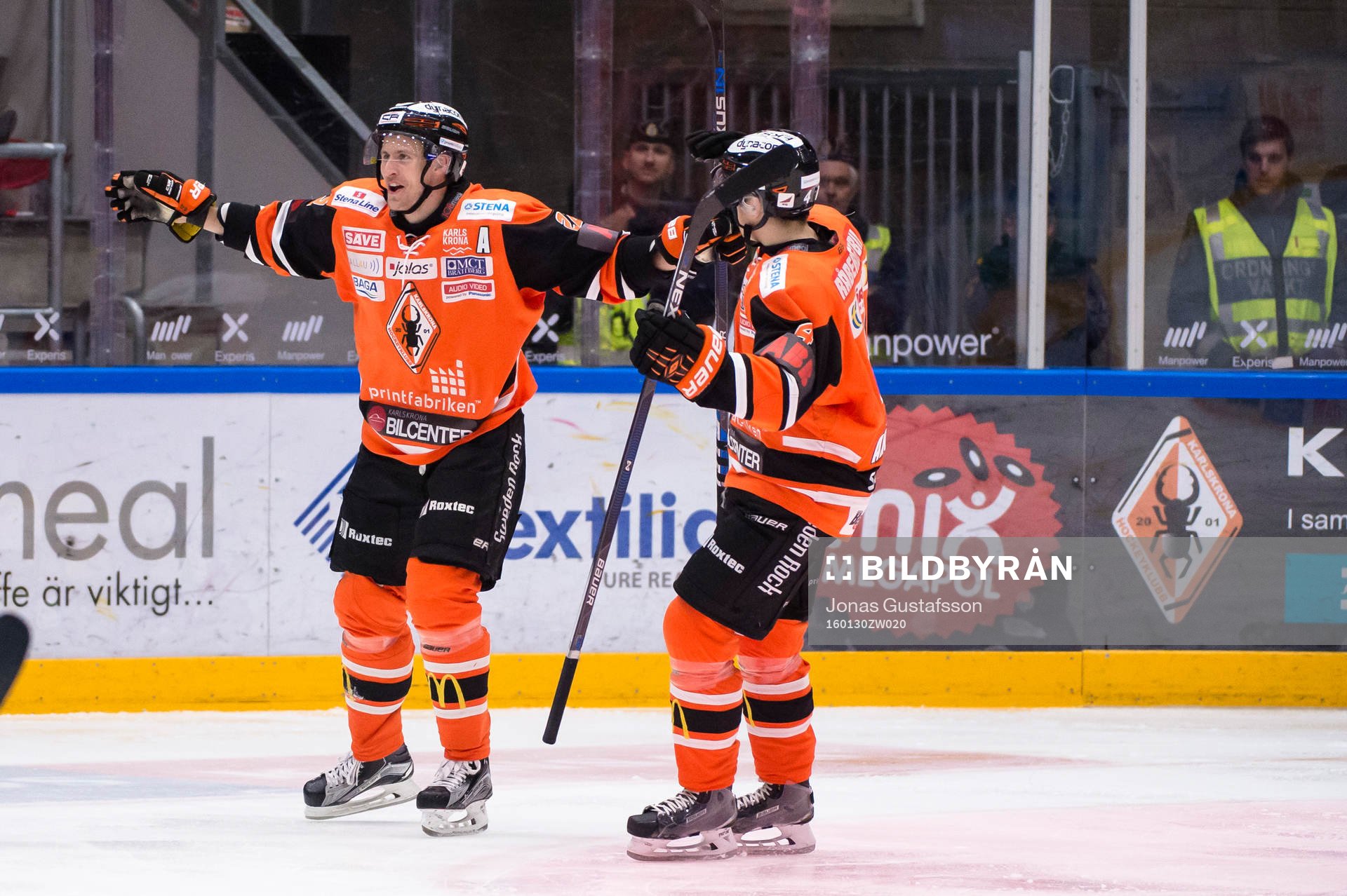 Karlskronas Alexander Bergström har gjort 6-1 och jublar