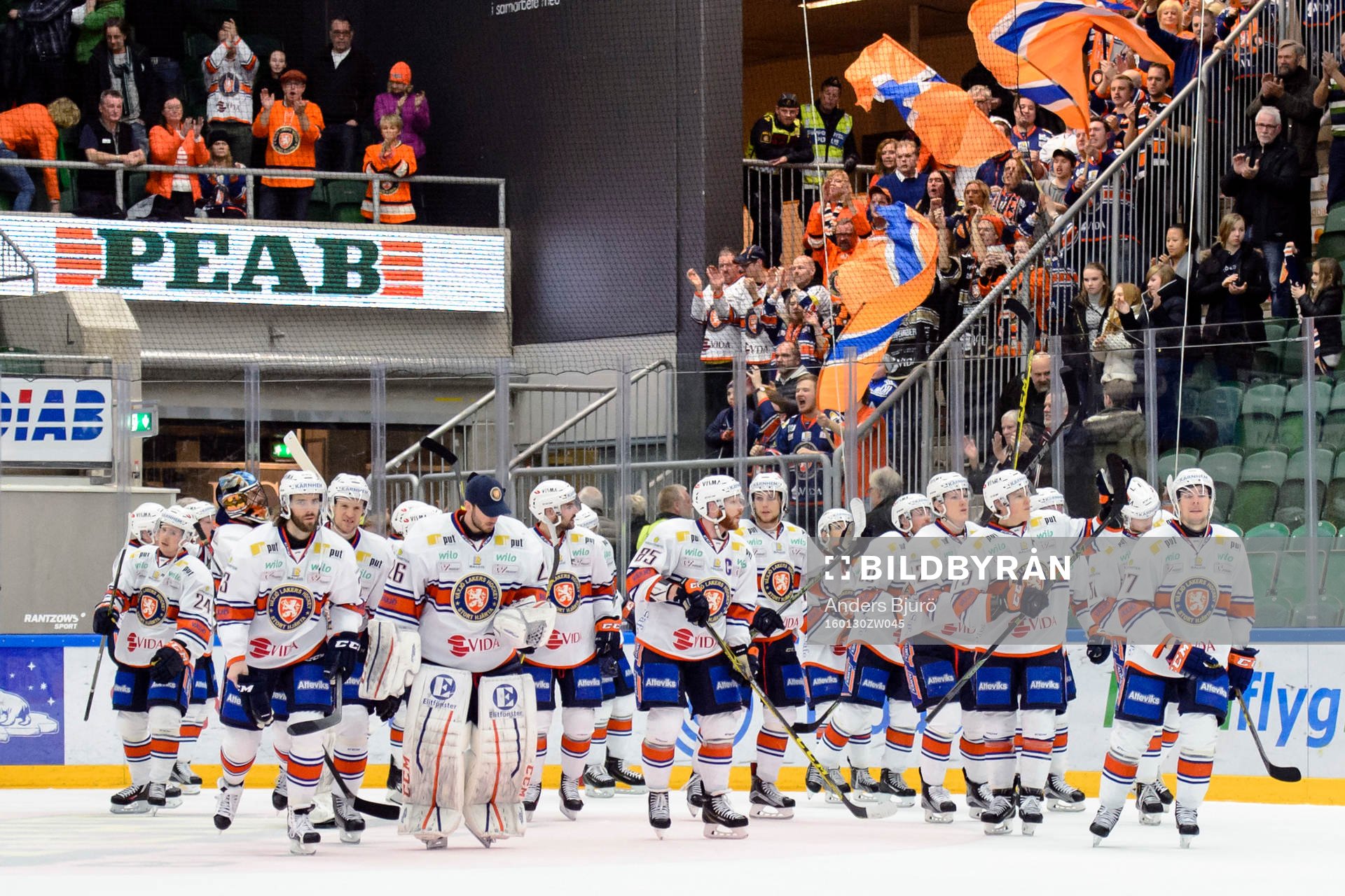 Växjös spelare jublar med sina supporters