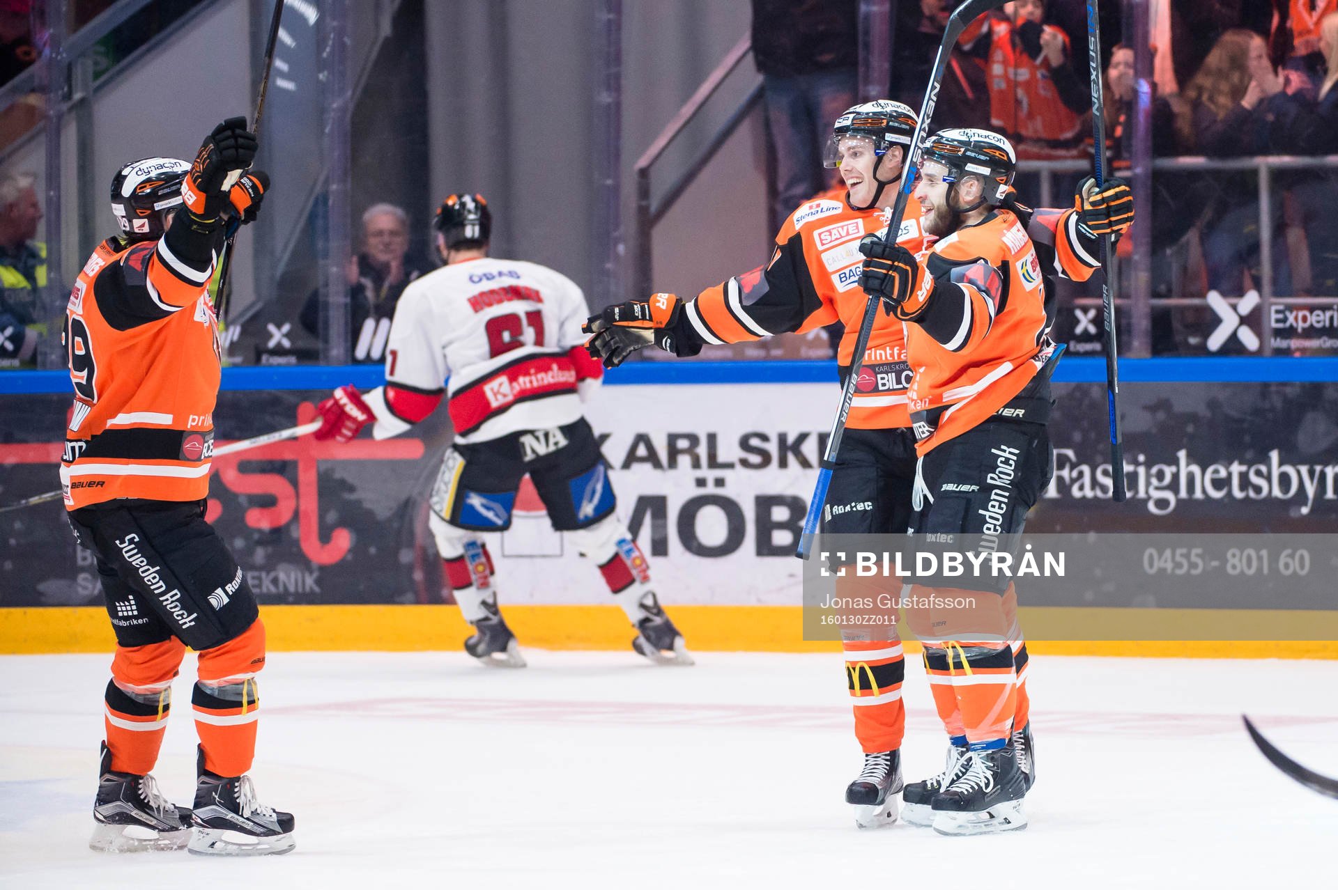 Karlskronas Kristoffer Söder har gjort 2-0 och jublar