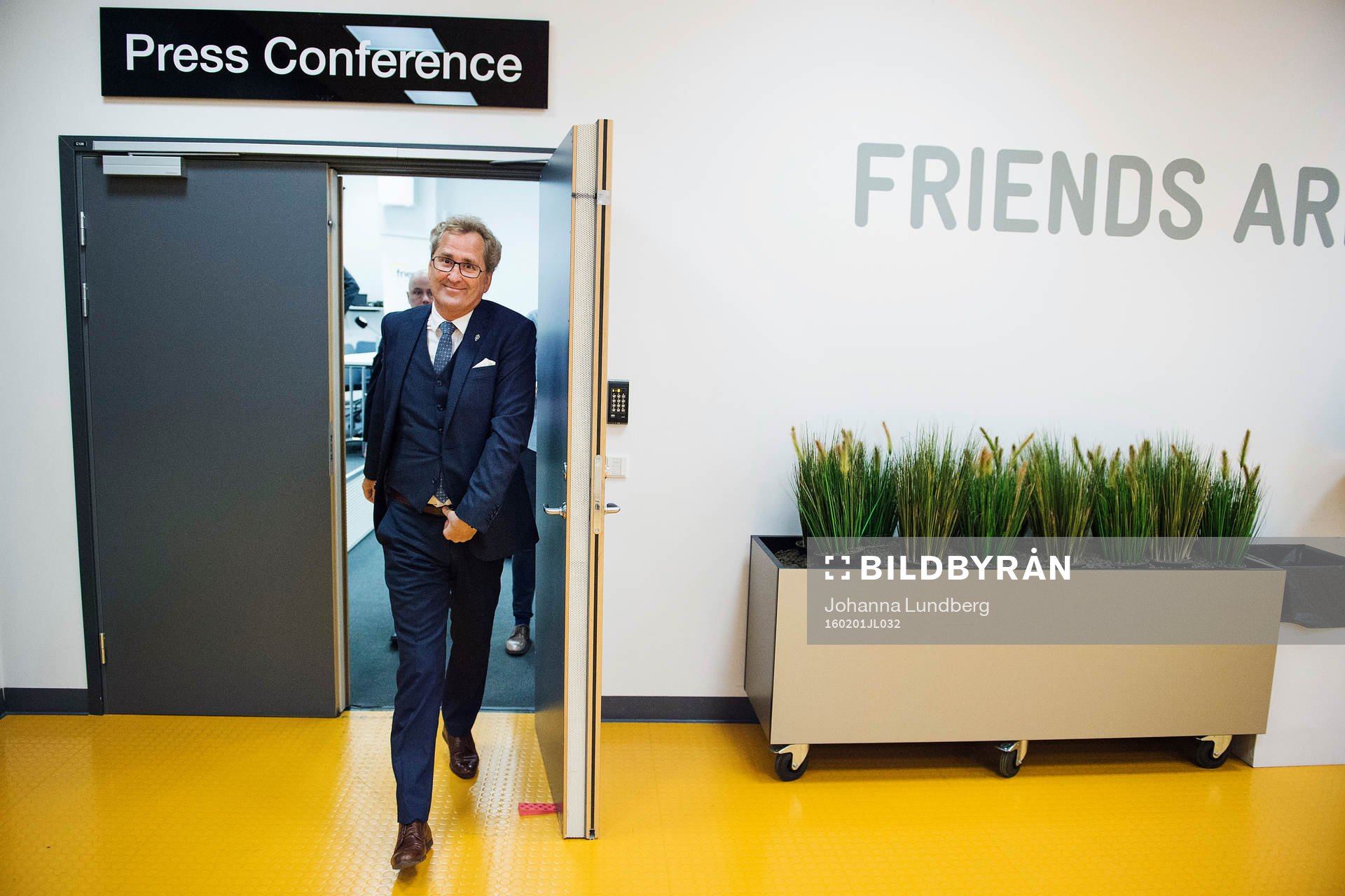 Förbundskapten Erik Hamrén lämnar en presskonferens