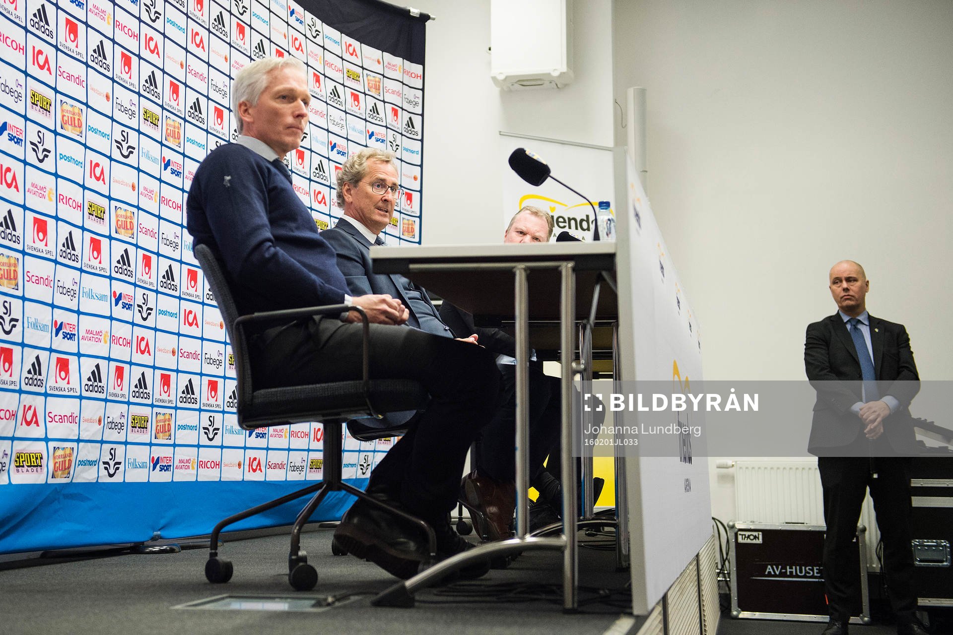 Svenska fotbollsförbundets generalsekreterare Håkan Sjöstrand och förbundskapten Erik Hamrén under en presskonferens den 2 februari 2016 i Stockholm.