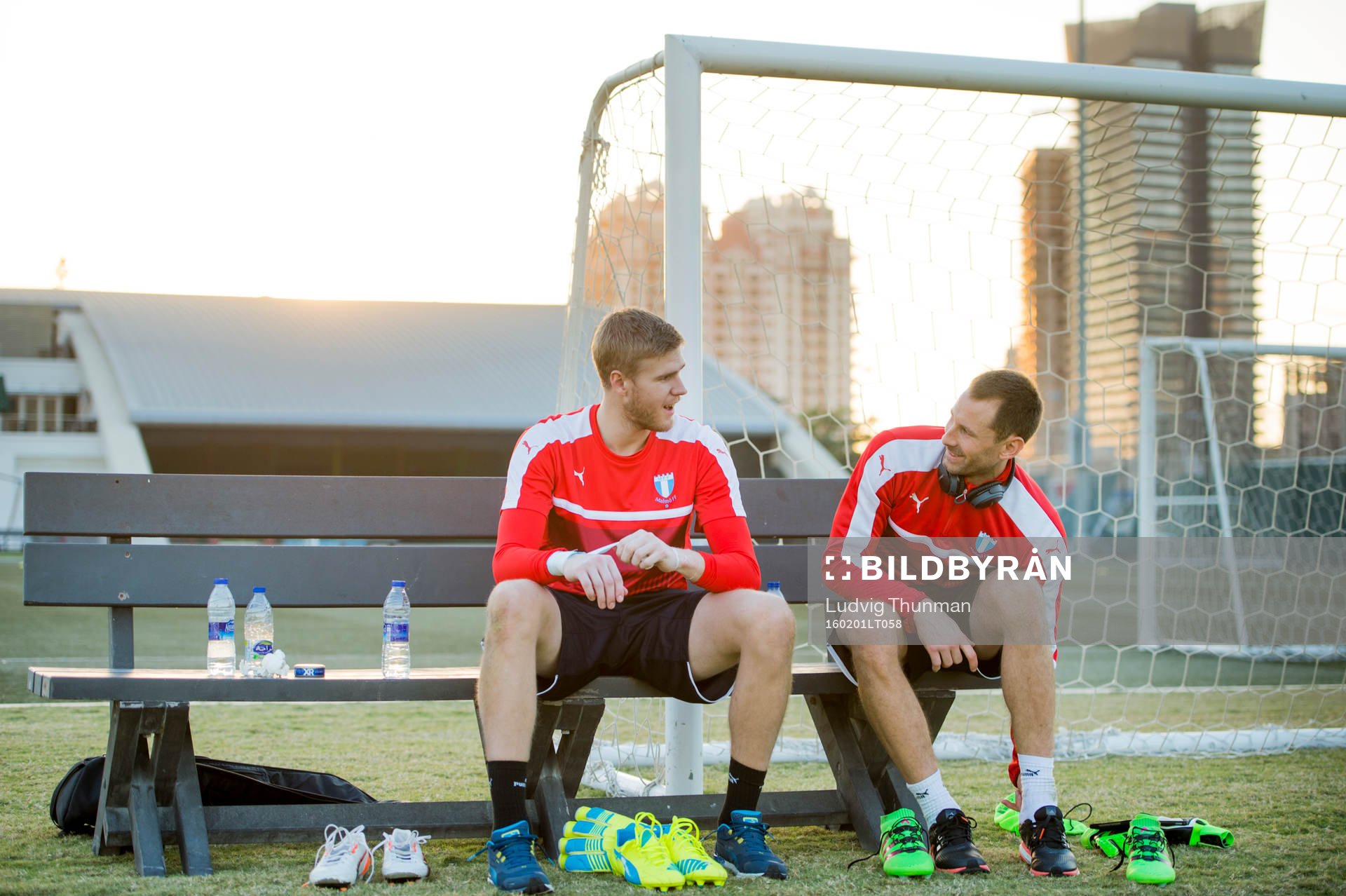 Malmö FFs målvakt Fredrik Andersson och målvakt Johan Wiland efter en träning den 1 februari 2016 i Dubai.
