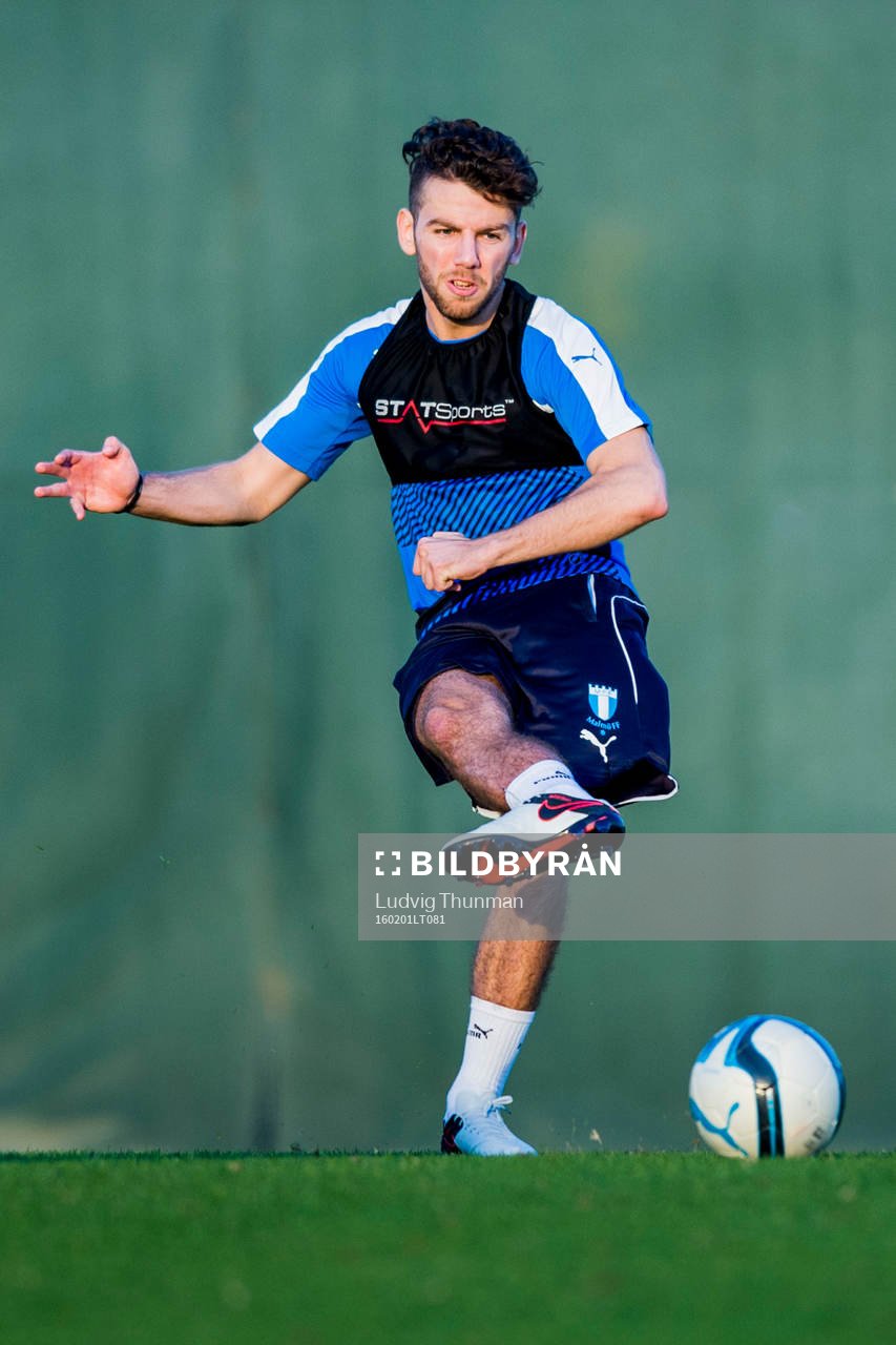 Malmö FFs Erdal Rakip under en träning den 1 februari 2016 i Dubai.
