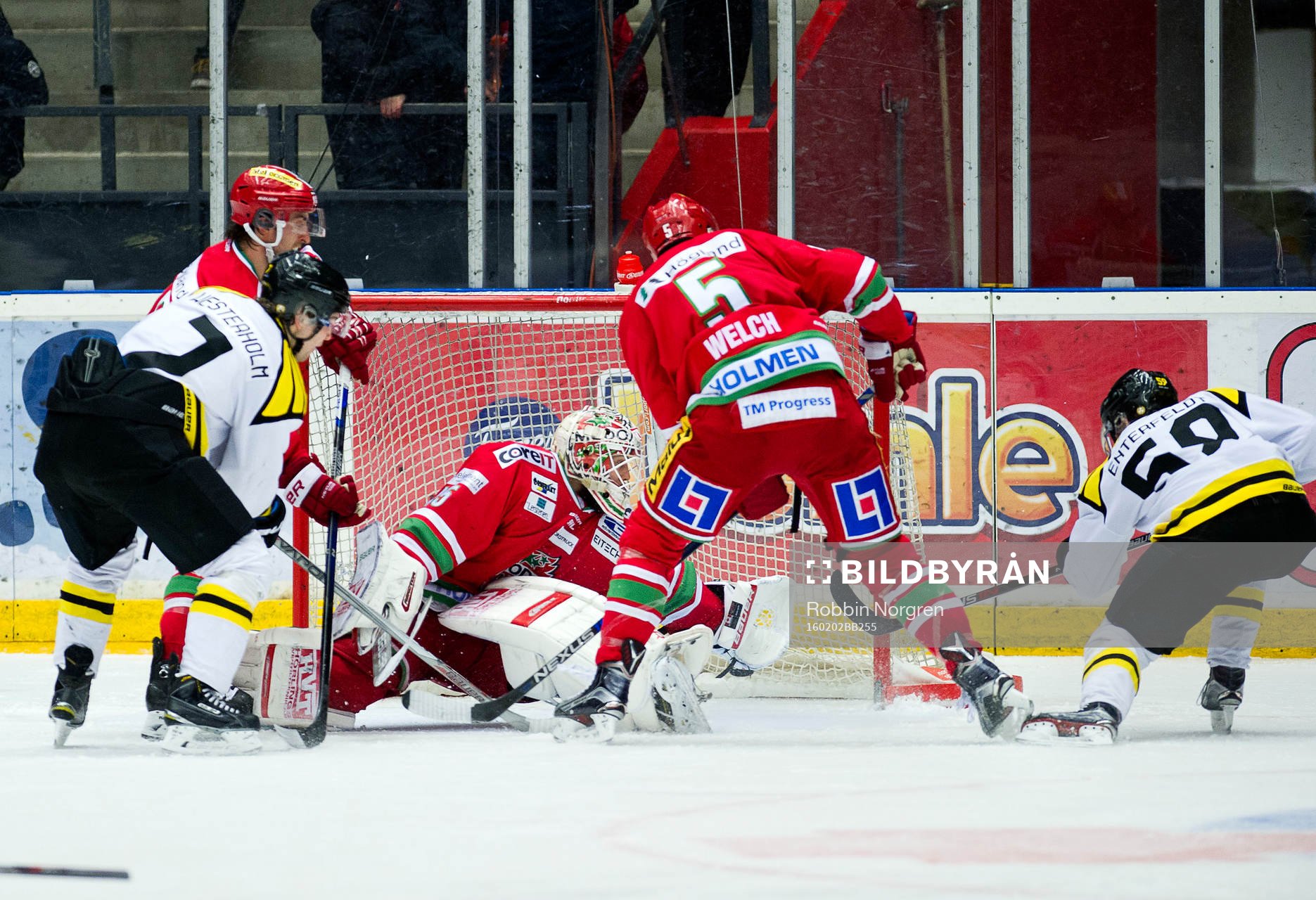 Brynäs Sebastian Enterfeldt gör 1-3 målet