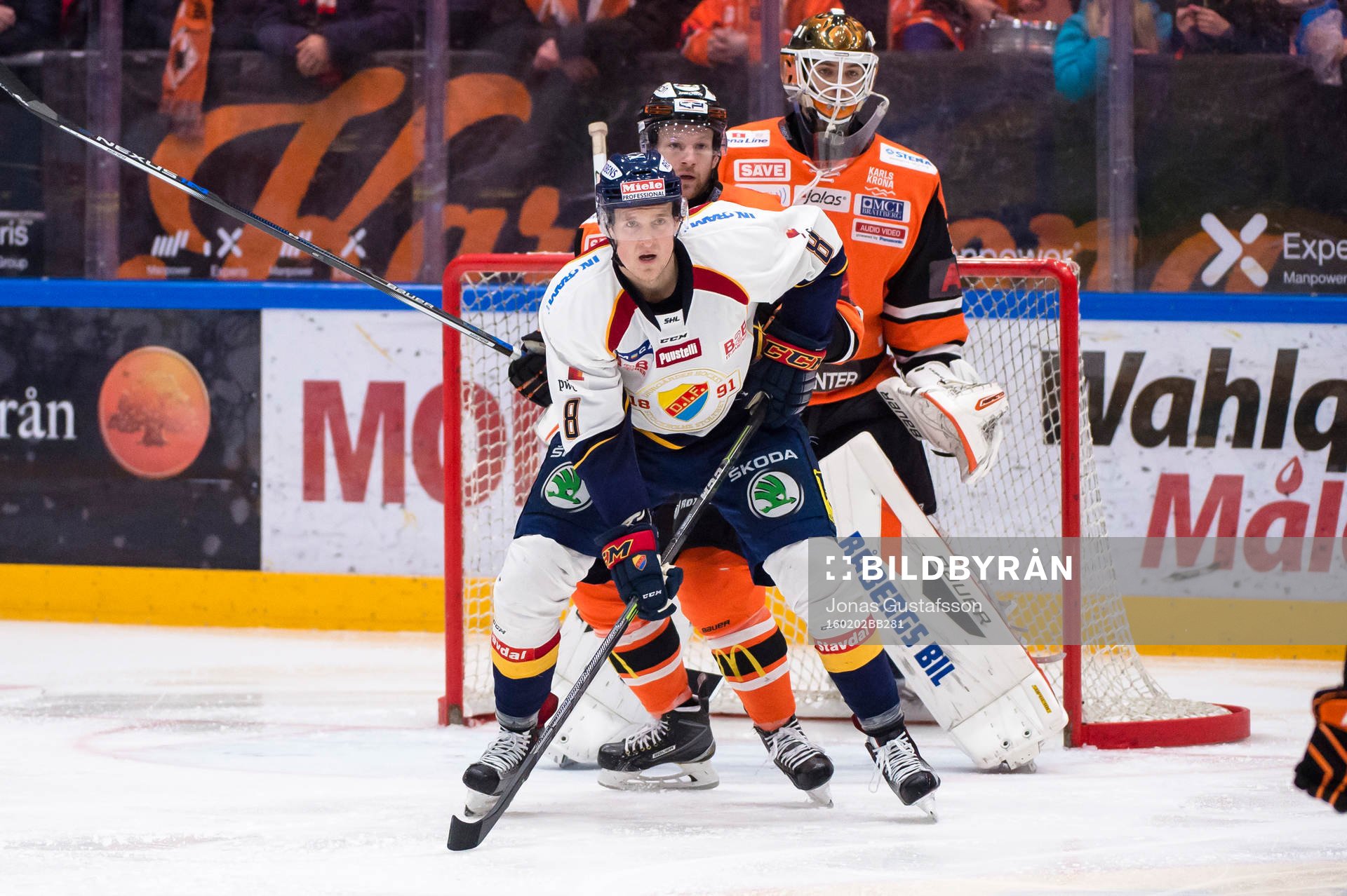 Djurgårdens Mikko Lehtonen oroar framför Karlskronas