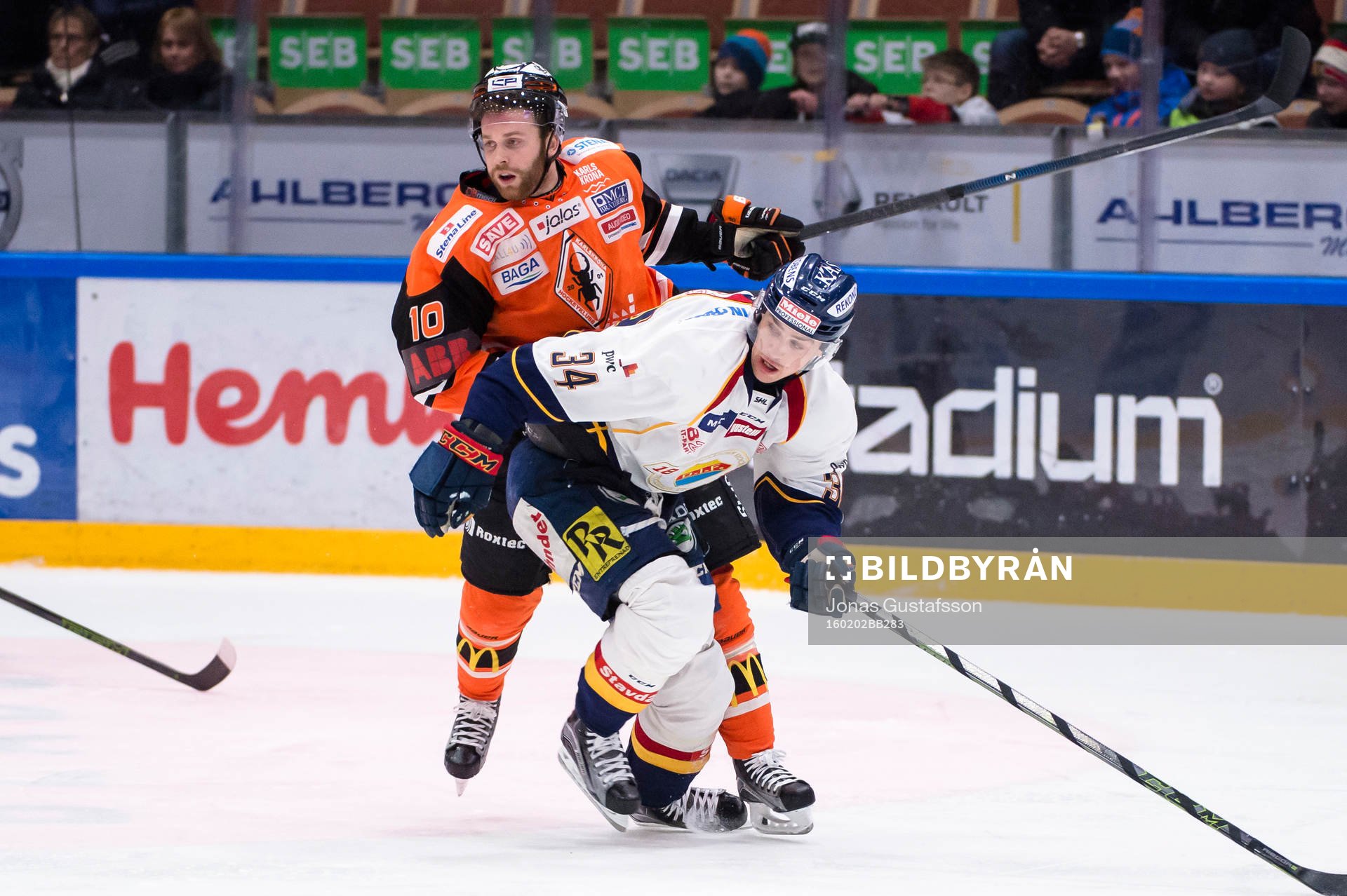 Karlskronas Mattias Guter och Djurgårdens Daniel Brodin