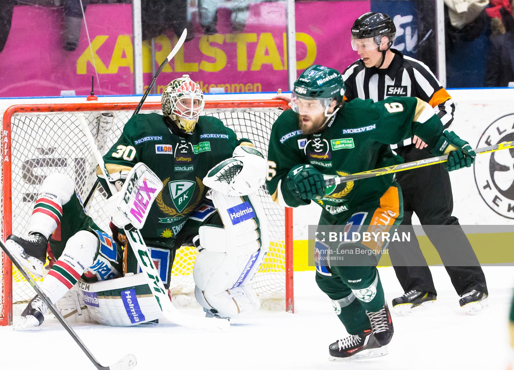 Färjestads Magnus Nygren och Mikael Wikstrand framför