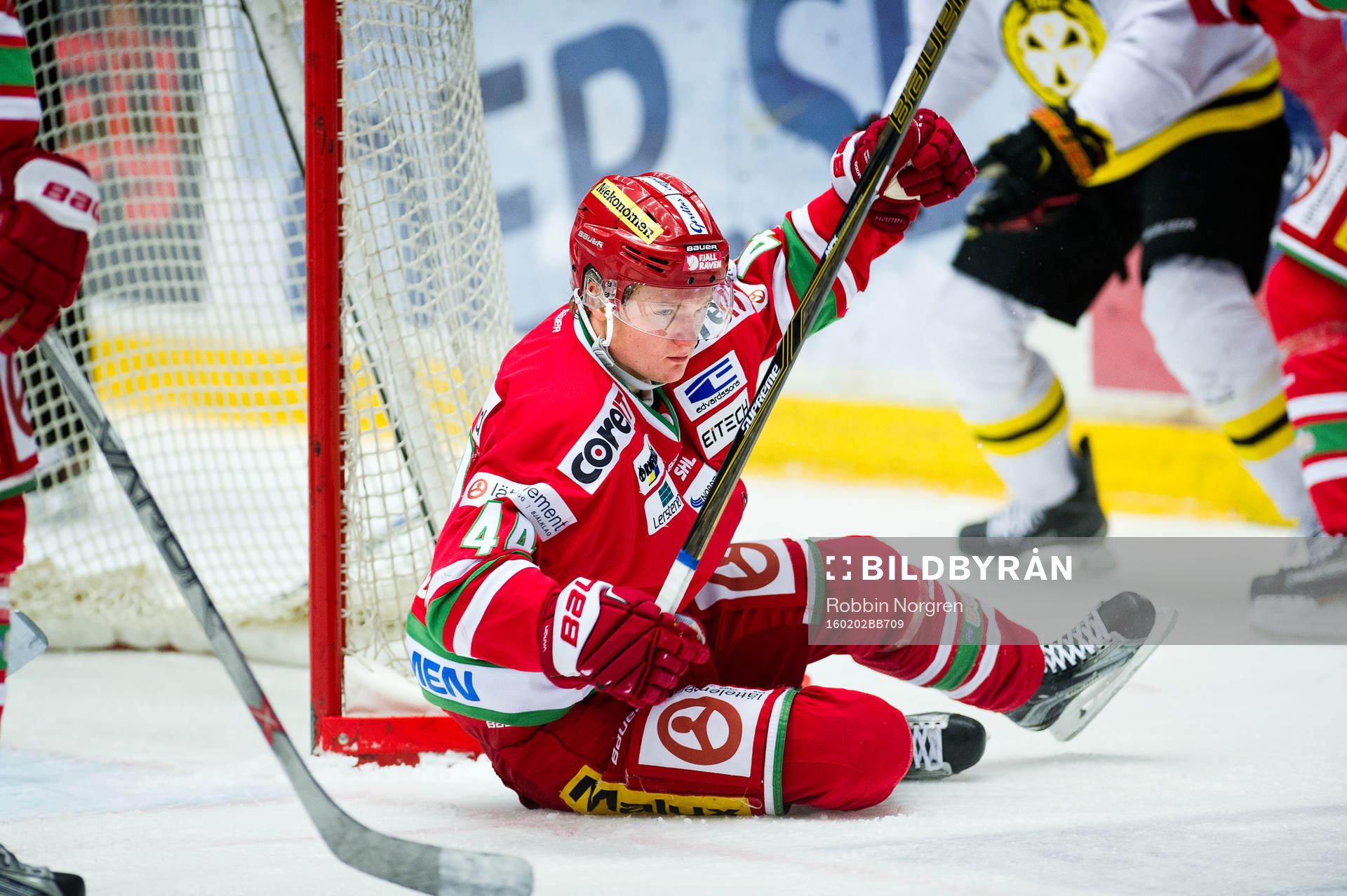 Modos Carl Grundström jublar