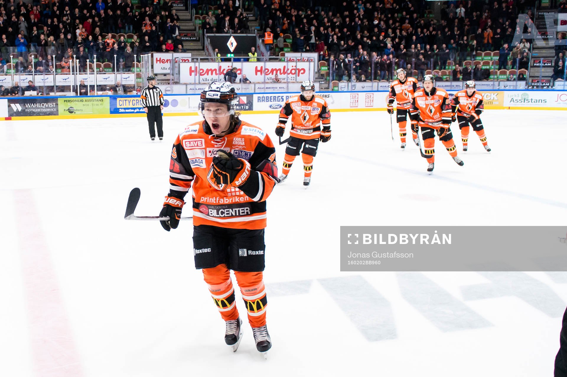Karlskronas Filip Cruseman har gjort 4-3 och jublar