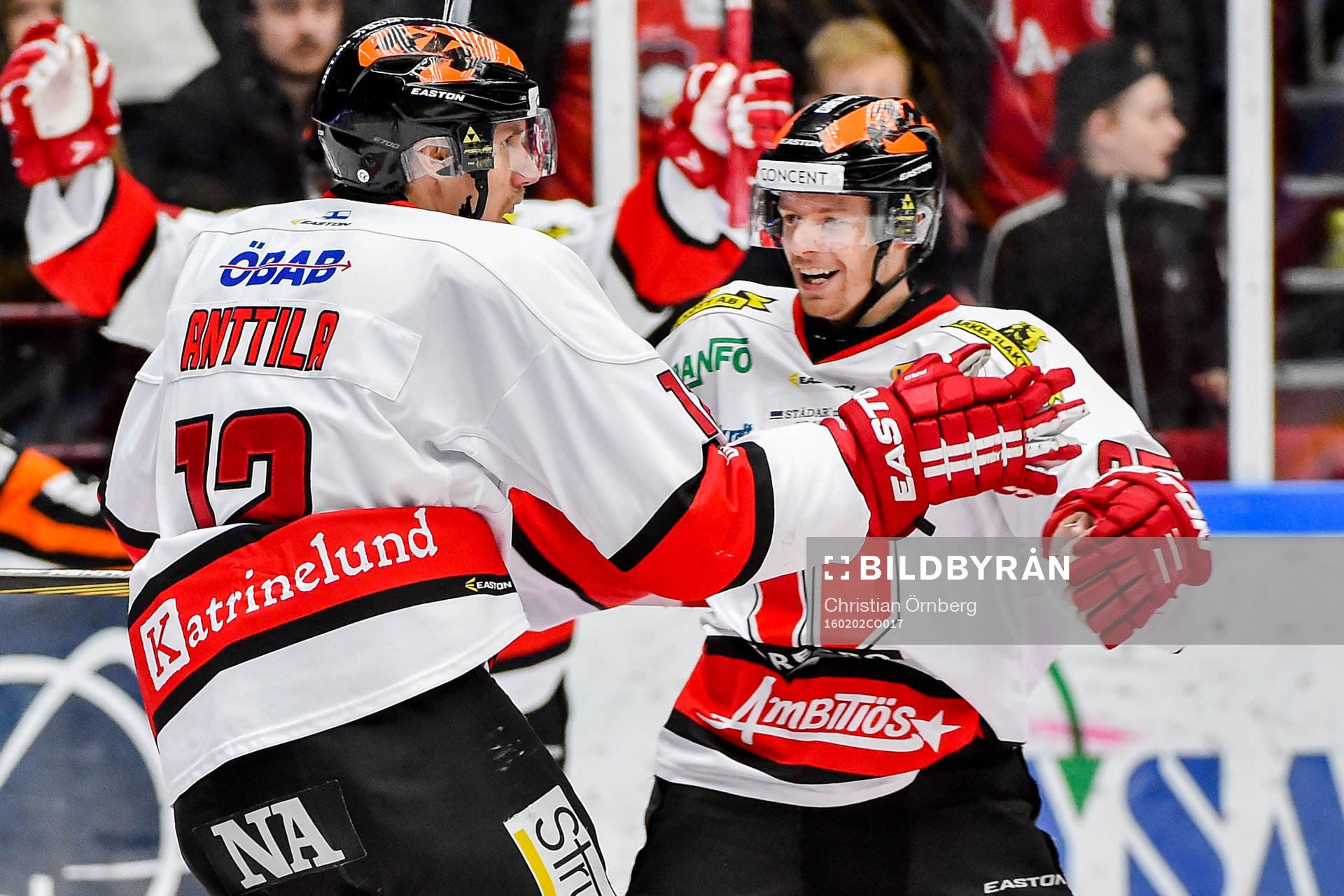 Örebros Marko Anttila och Kalle Olsson jublar