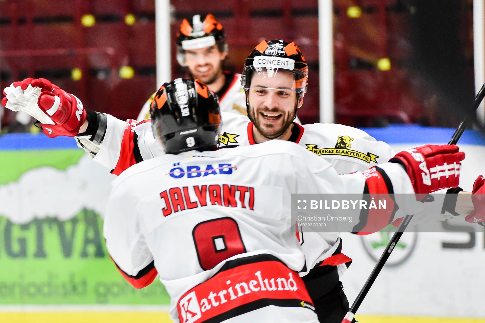 Örebros Joonas Jalvanti och Justin Hodgman jublar