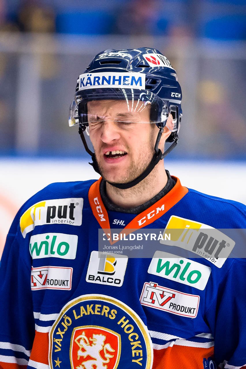 Växjös Ilkka Heikkinen grinar illa