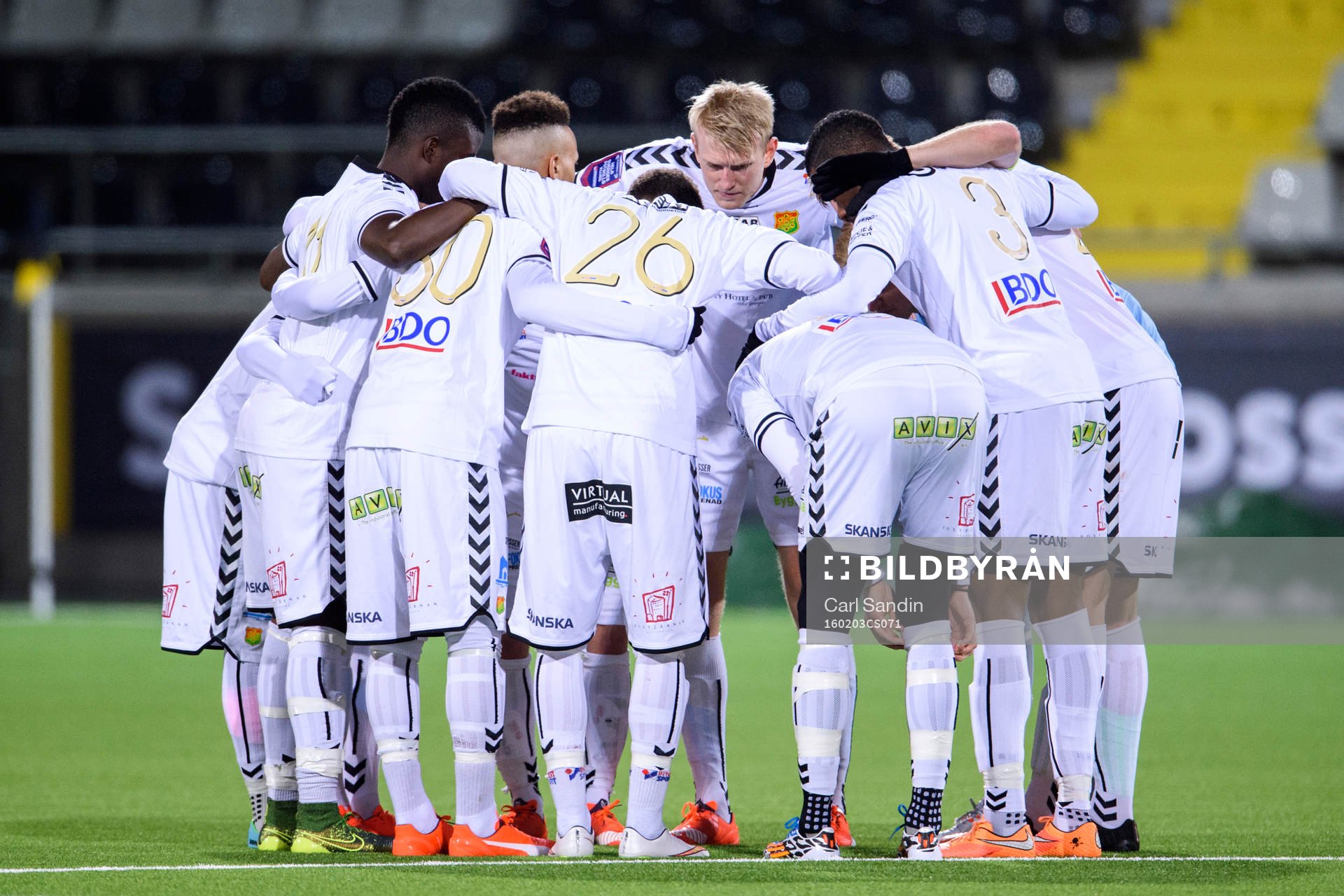 GAIS spelare samlas innan en träningsmatch i fotboll