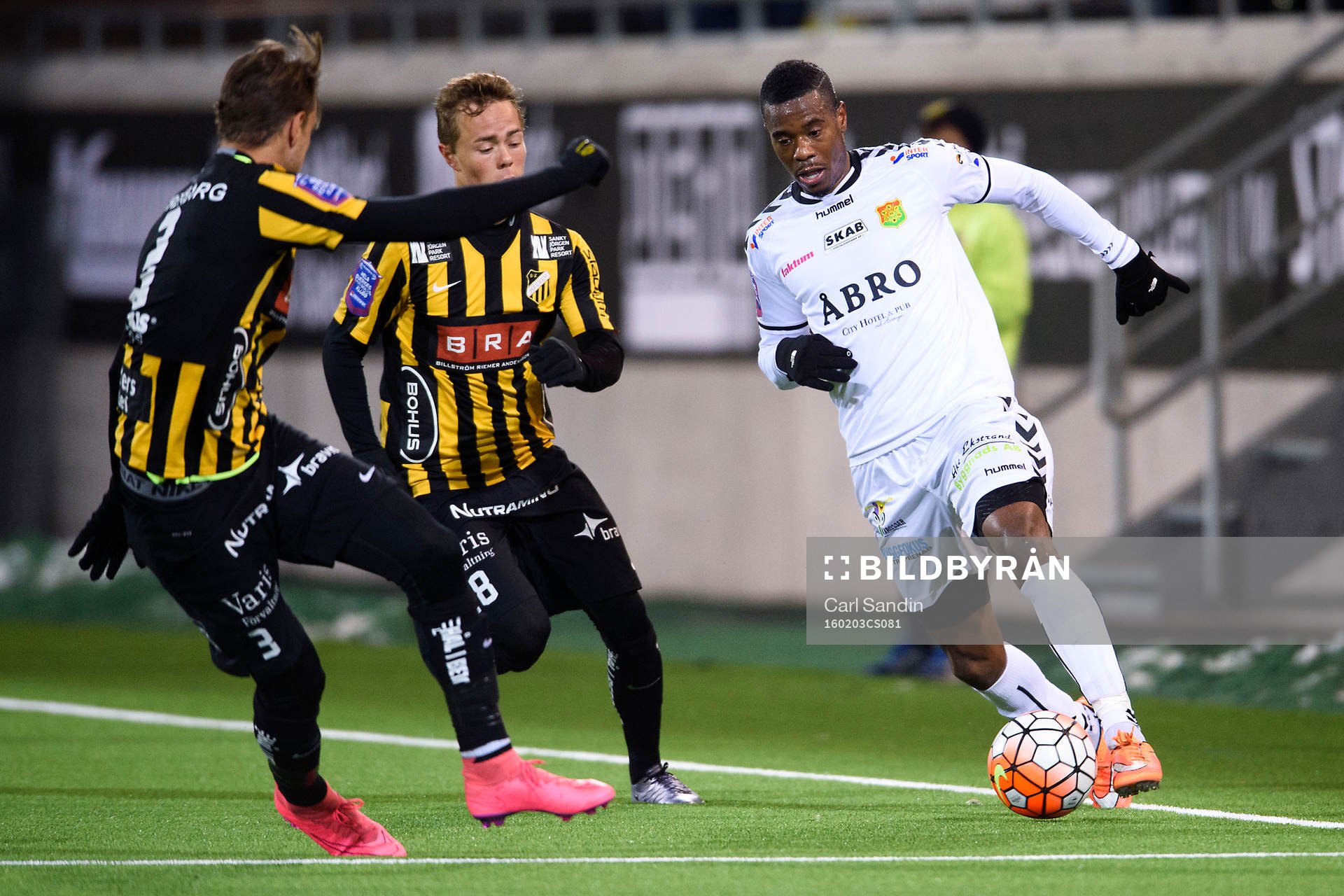 Häckens Adam Andersson och GAIS Liam Davies