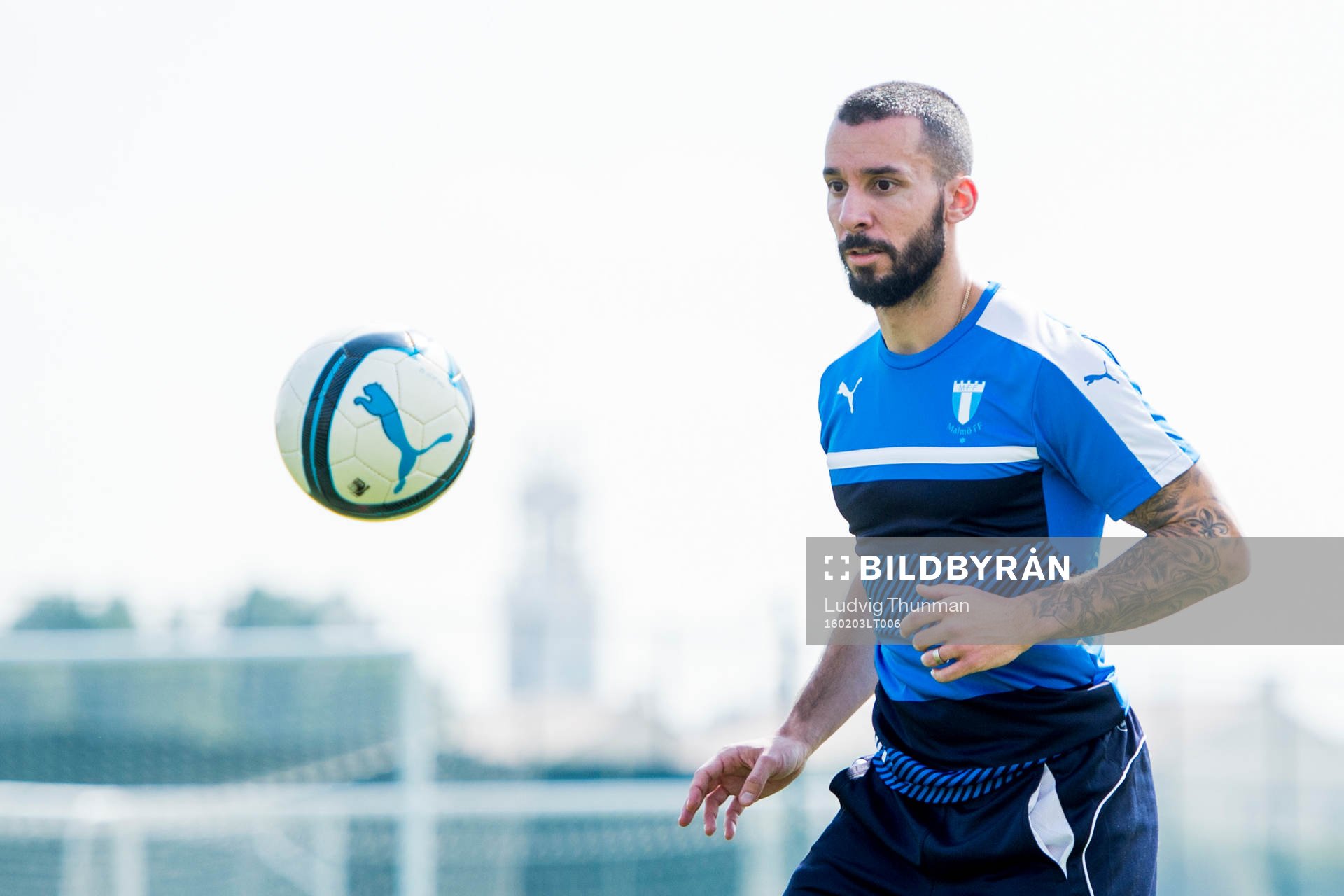 Malmö FFs Guillermo Molins spelar fotbollsgolf