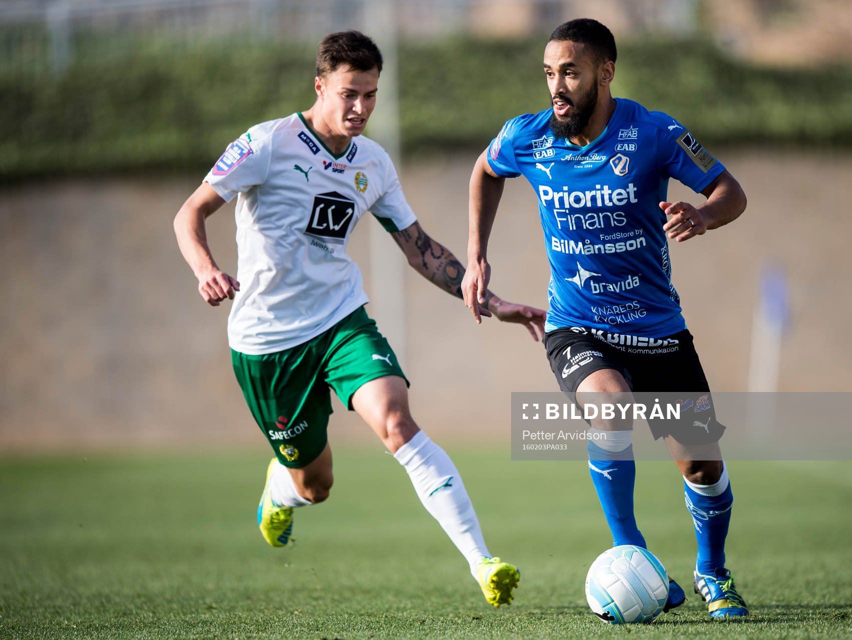 Hammarbys Melker Hallberg och Halmstads Junes Barny