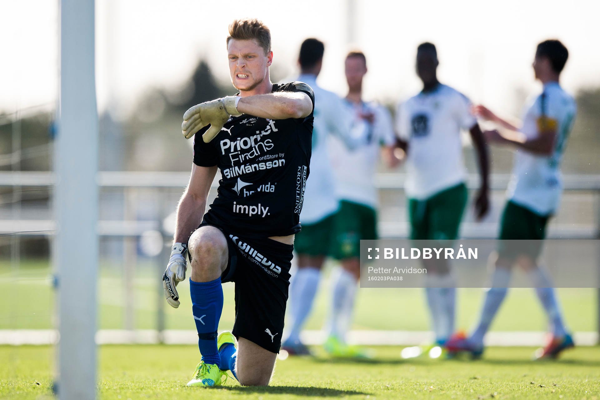 Halmstads målvakt Malkolm Nilsson deppar