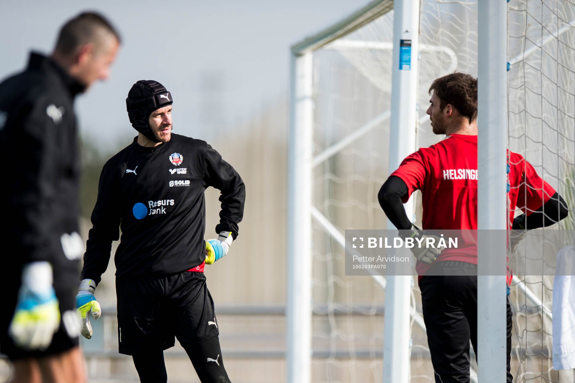 Målvakterna Matt Pyzdrowski och Tomer Chencinski i samtal