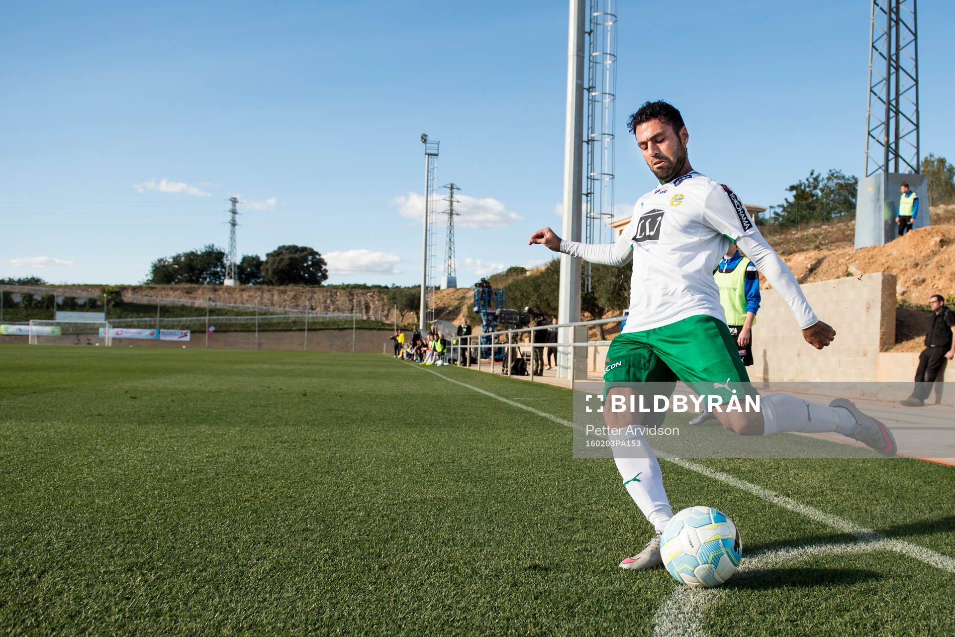 Hammarbys Imad Khalili slår en hörna