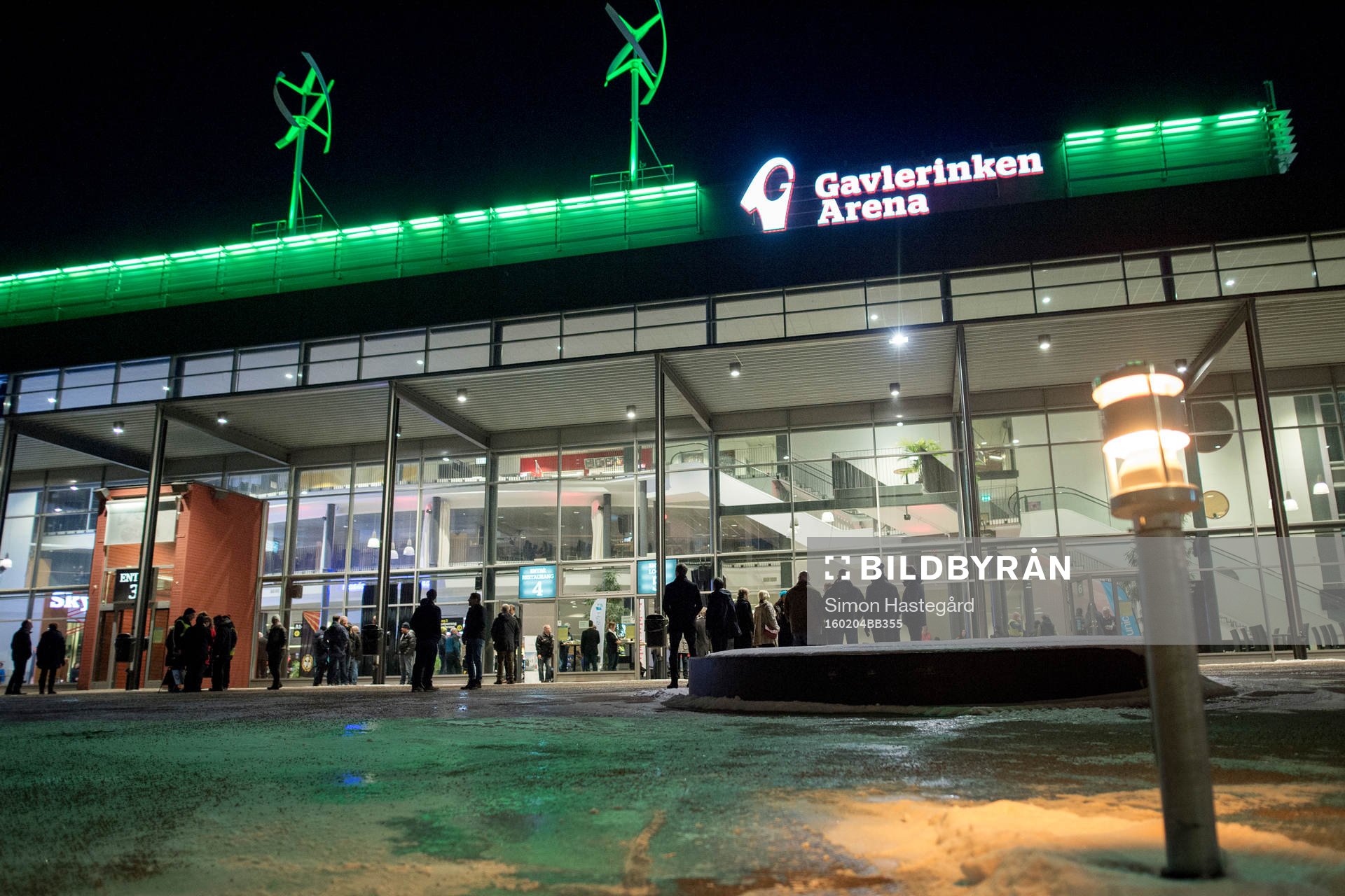 Entren till Gavlerinken Arena före ishockeymatchen i SHL