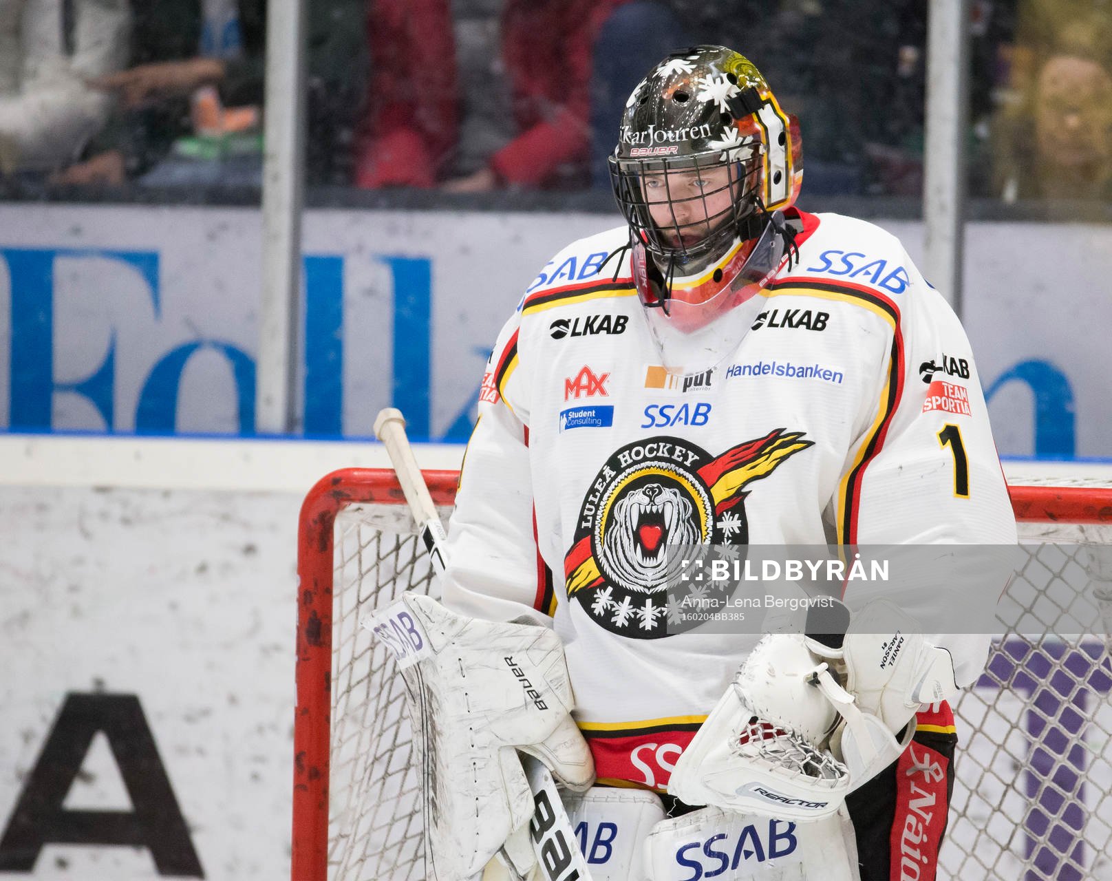 Luleås målvakt Daniel Larsson innan ishockeymatchen i SHL