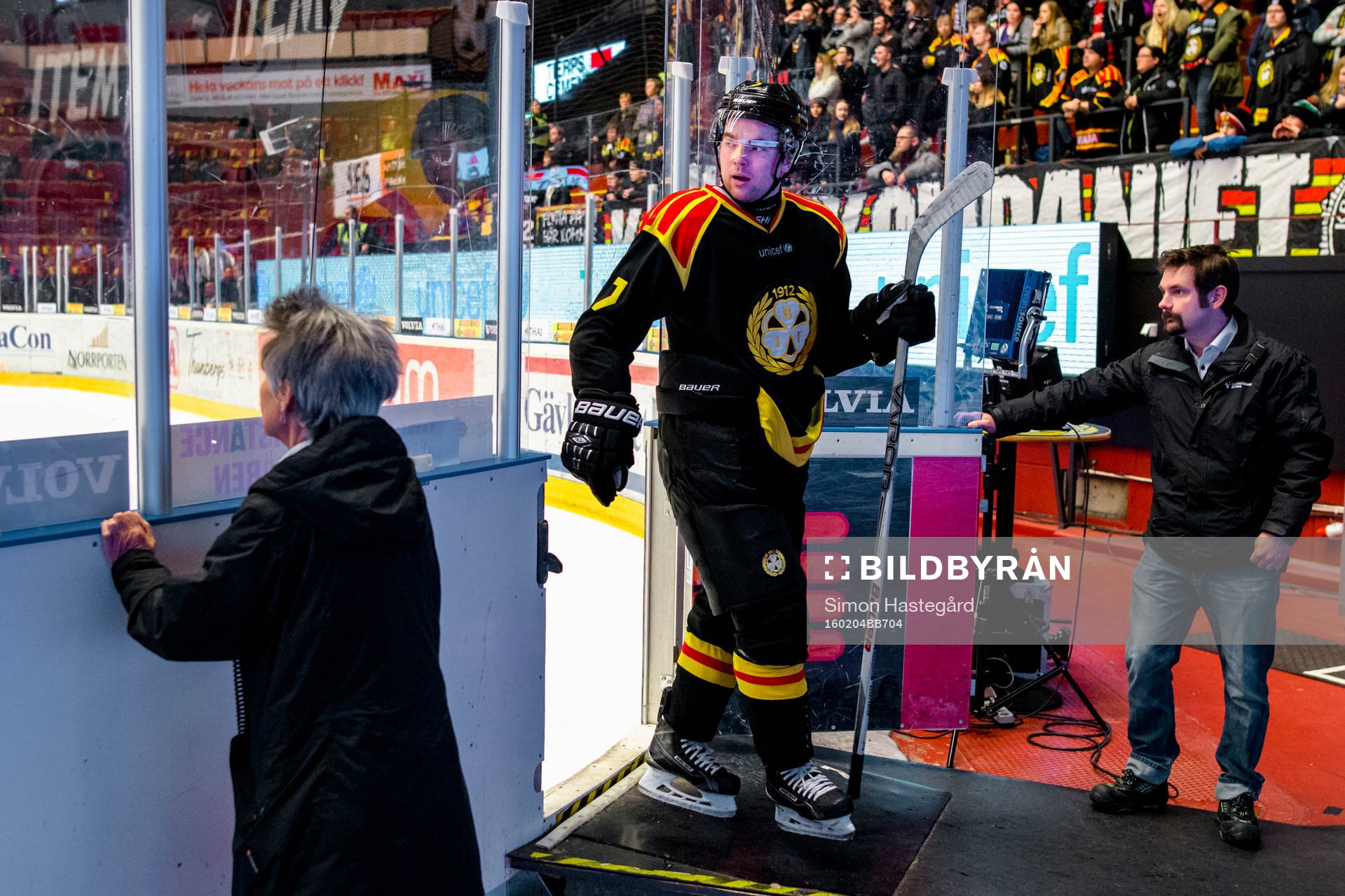 Brynäs Ponthus Westerholm deppar när han lämnar isen