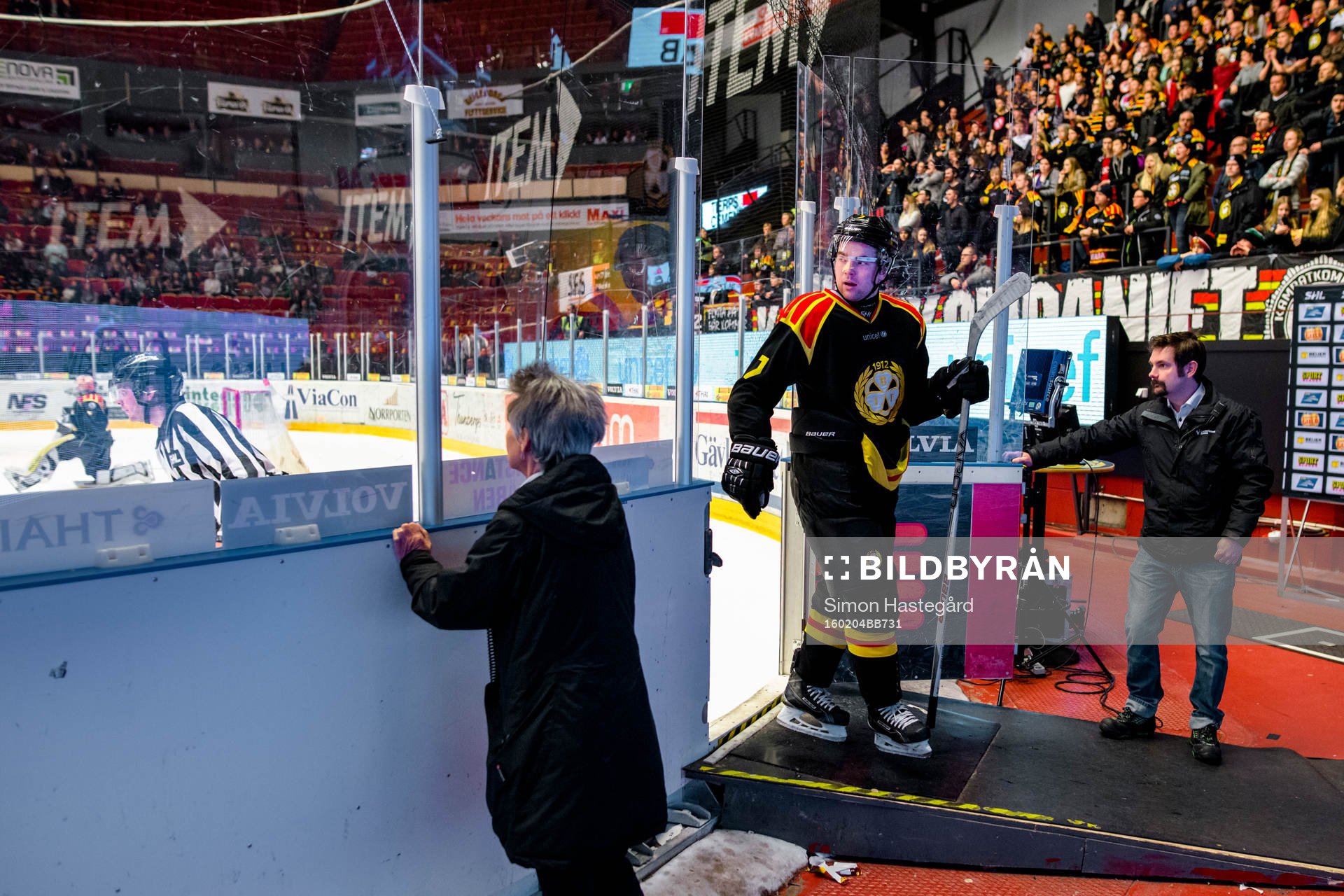 Brynäs Ponthus Westerholm deppar när han lämnar isen