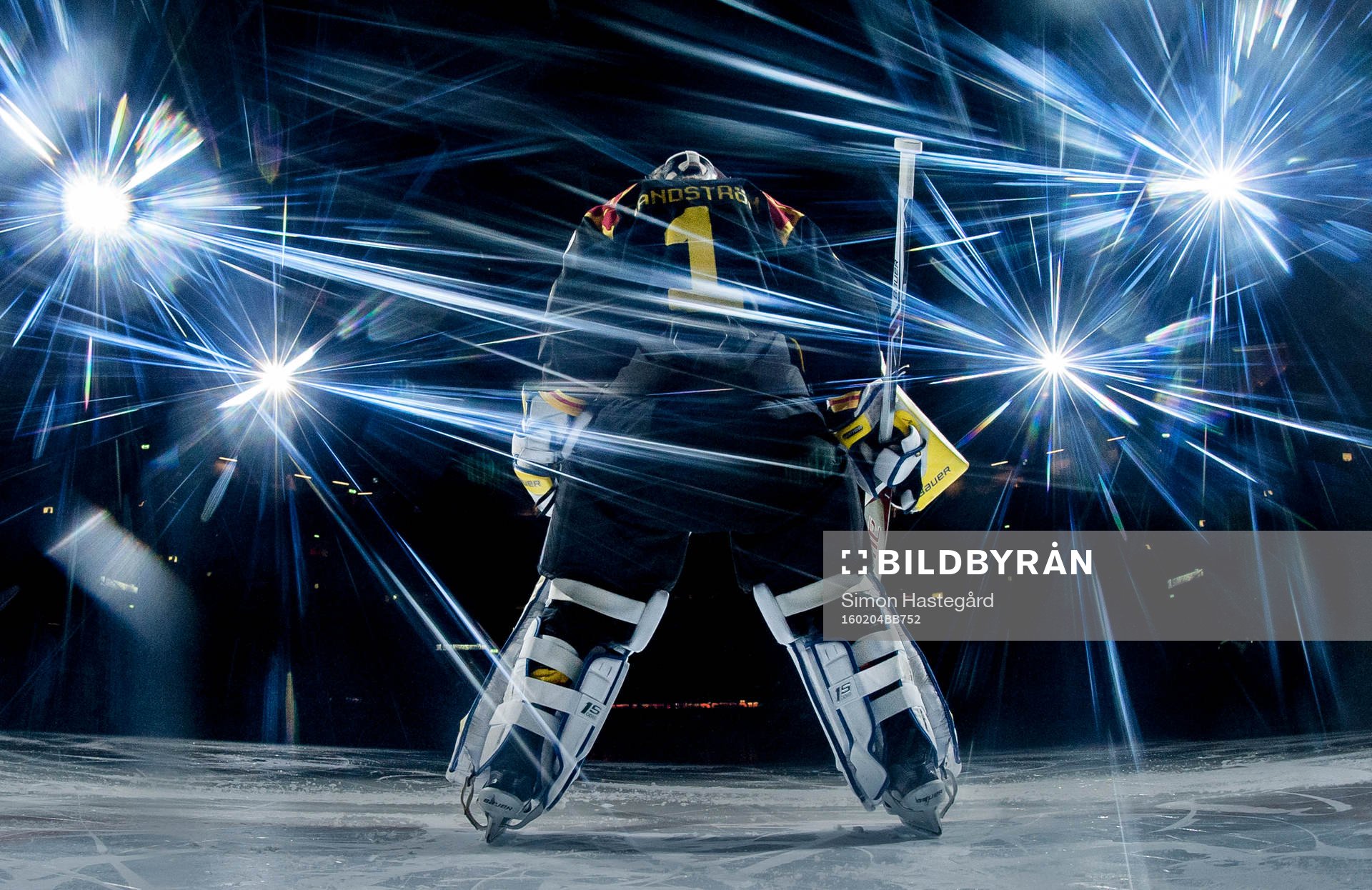 Brynäs målvakt Felix Sandström före ishockeymatchen i
