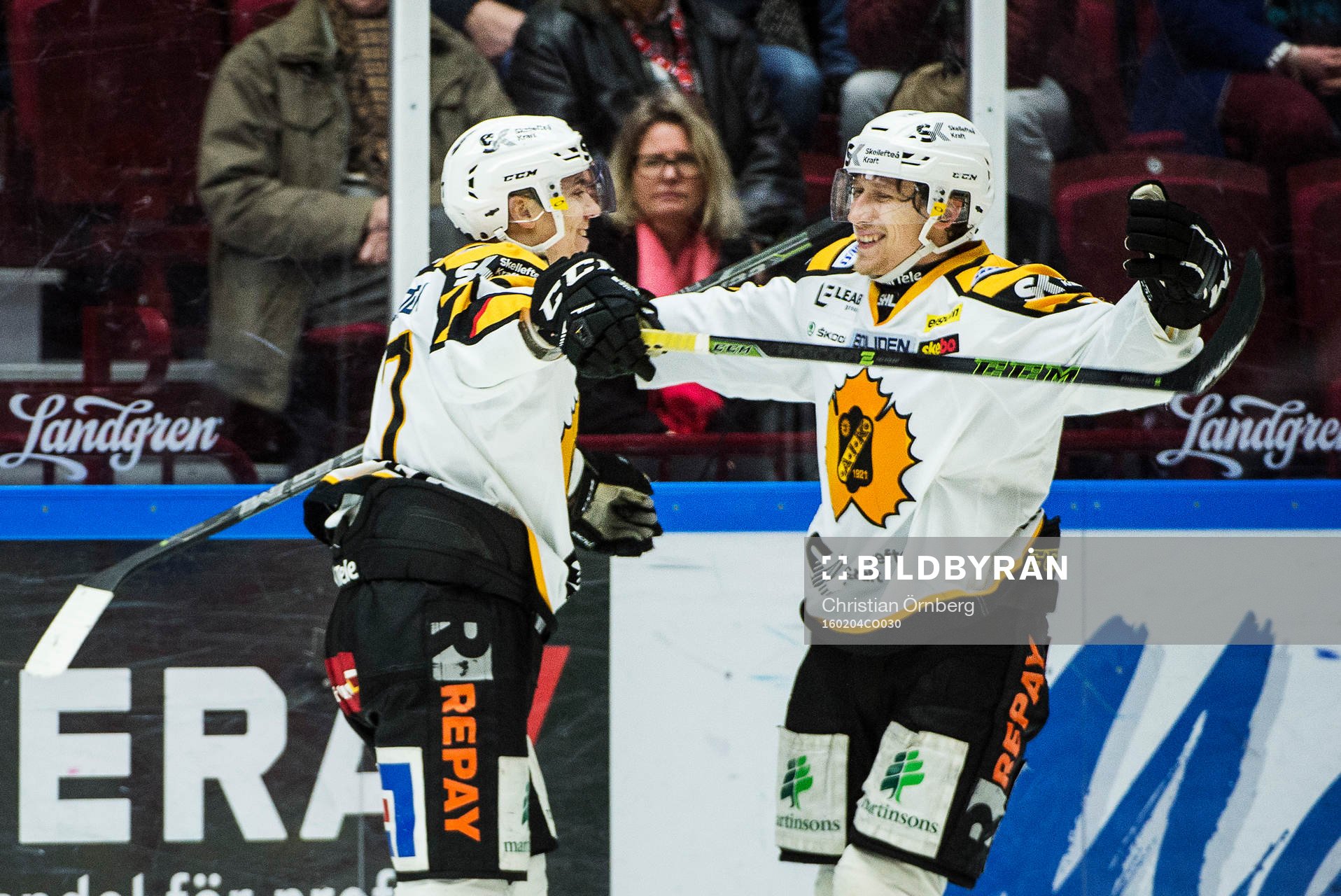Skellefteås Pär Lindholm gör 0-3 och jublar här med