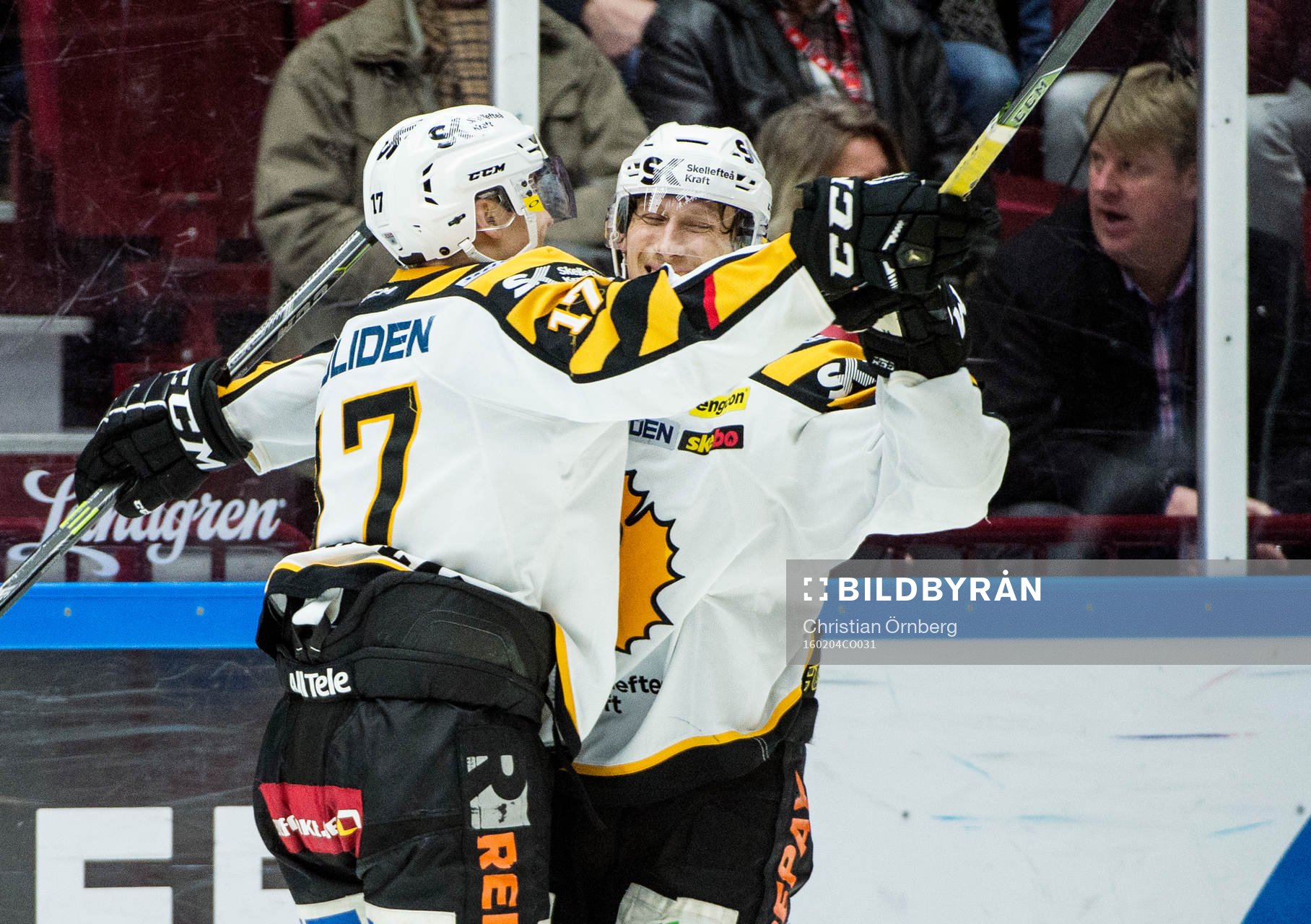 Skellefteås Pär Lindholm gör 0-3 och jublar här med
