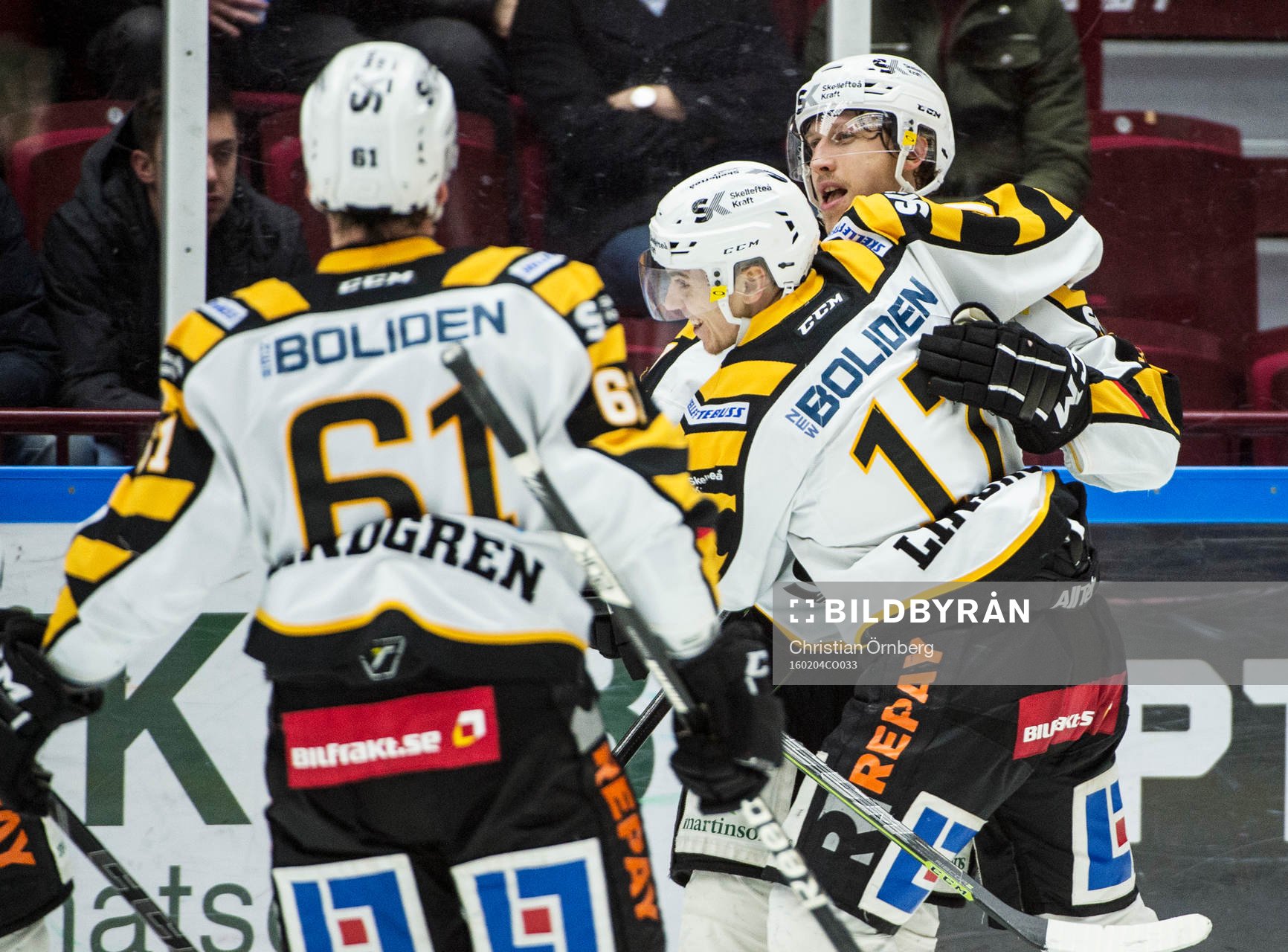 Skellefteås Pär Lindholm gör 0-3 och jublar här med