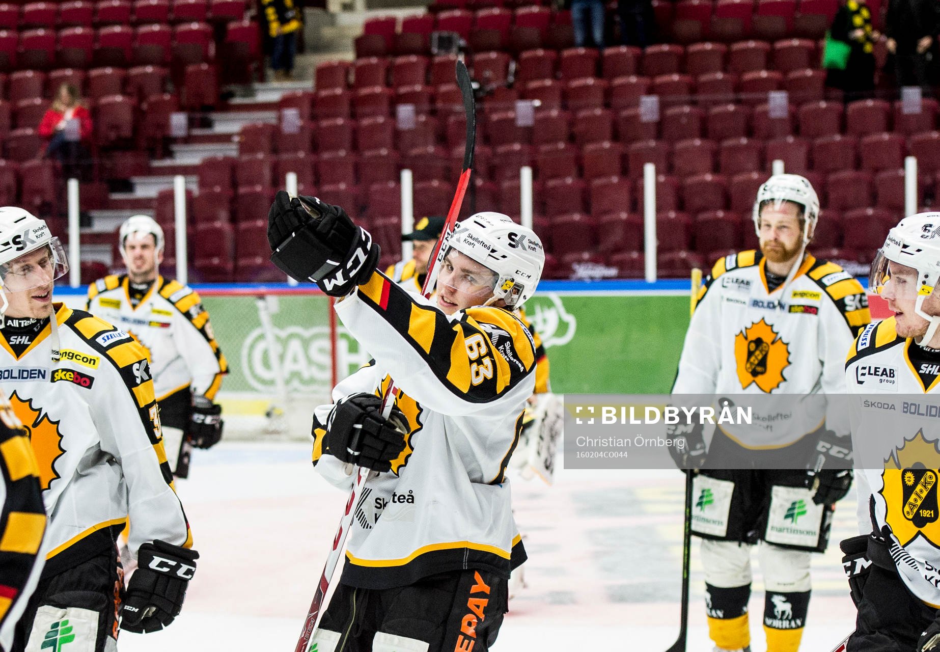 Skellefteås Sebastian Aho jublar med lagkamraterna