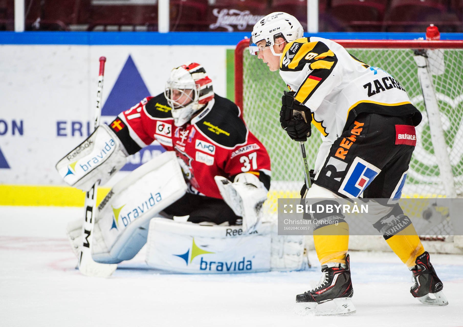 Skellefteås Patrik Zackrisson framför Malmö Redhawks