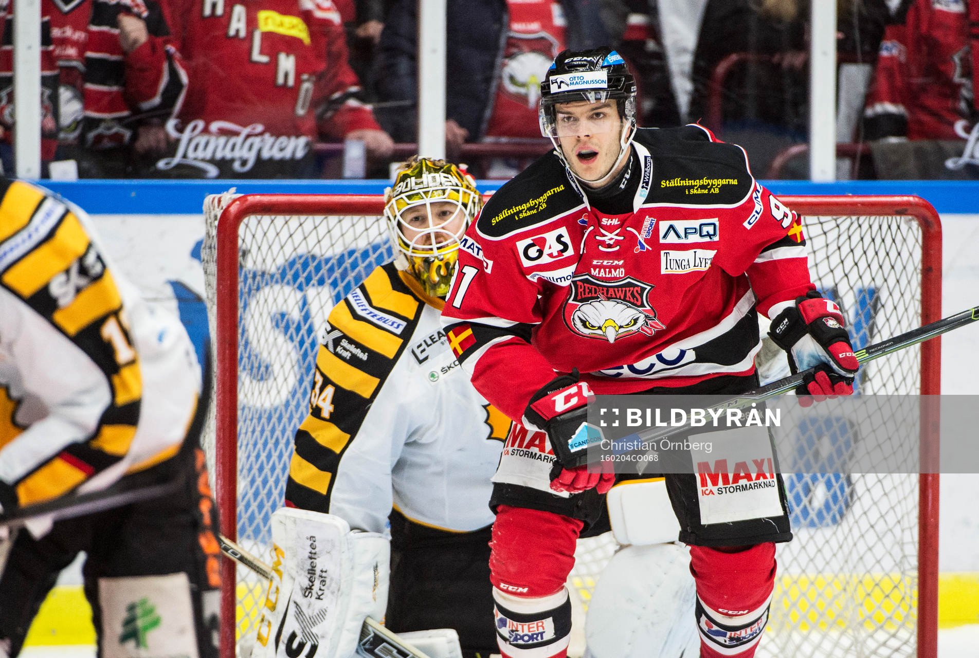 Malmö Redhawks Björn Svensson framför Skellefteås