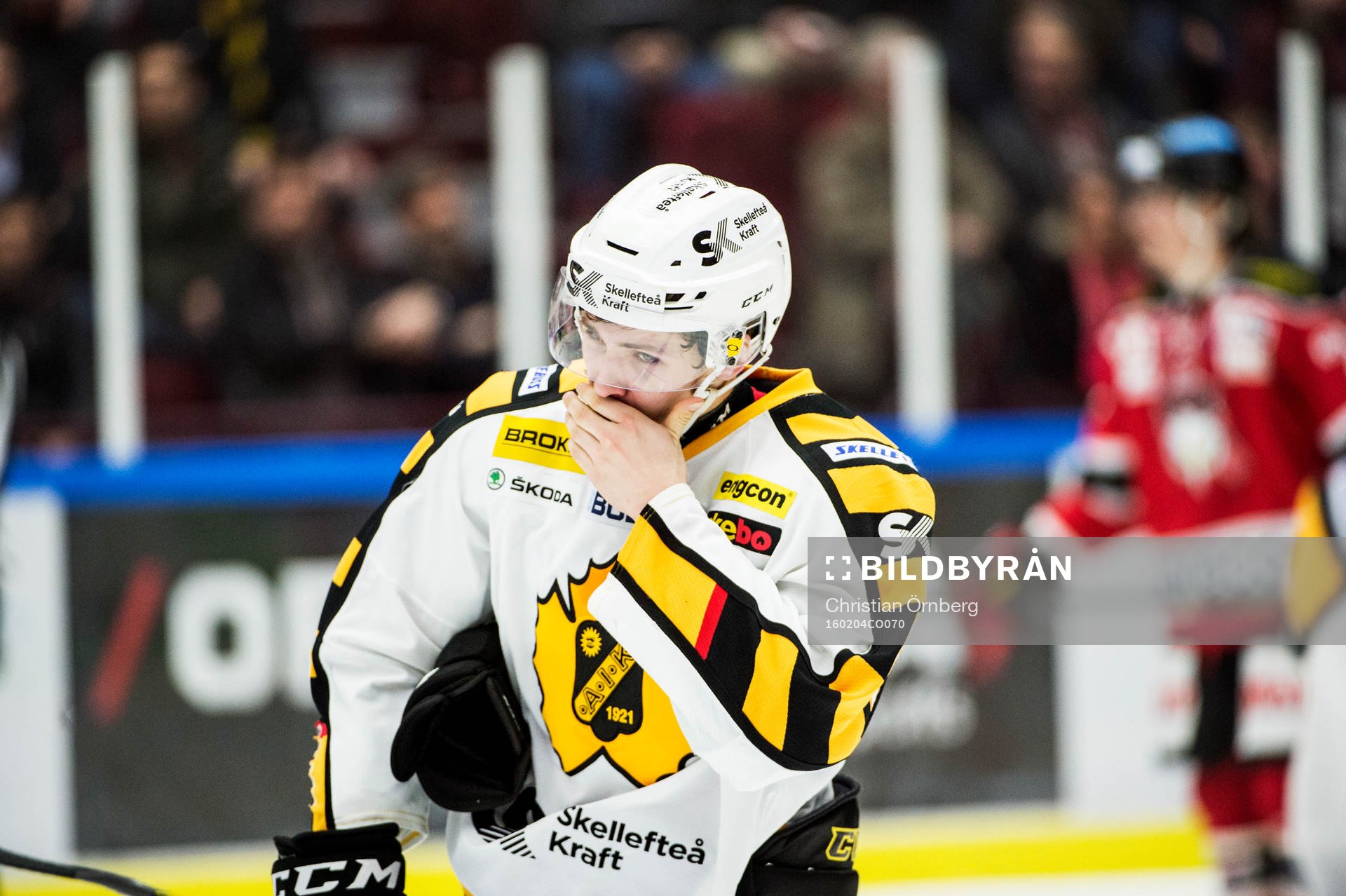 Skellefteås Arvid Lundberg fick en klubba i ansiktet