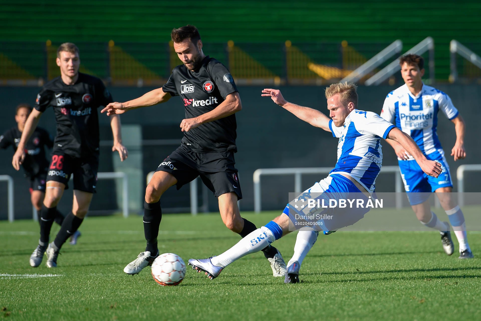 IFK Göteborgs Gustav Engvall skjuter bollen