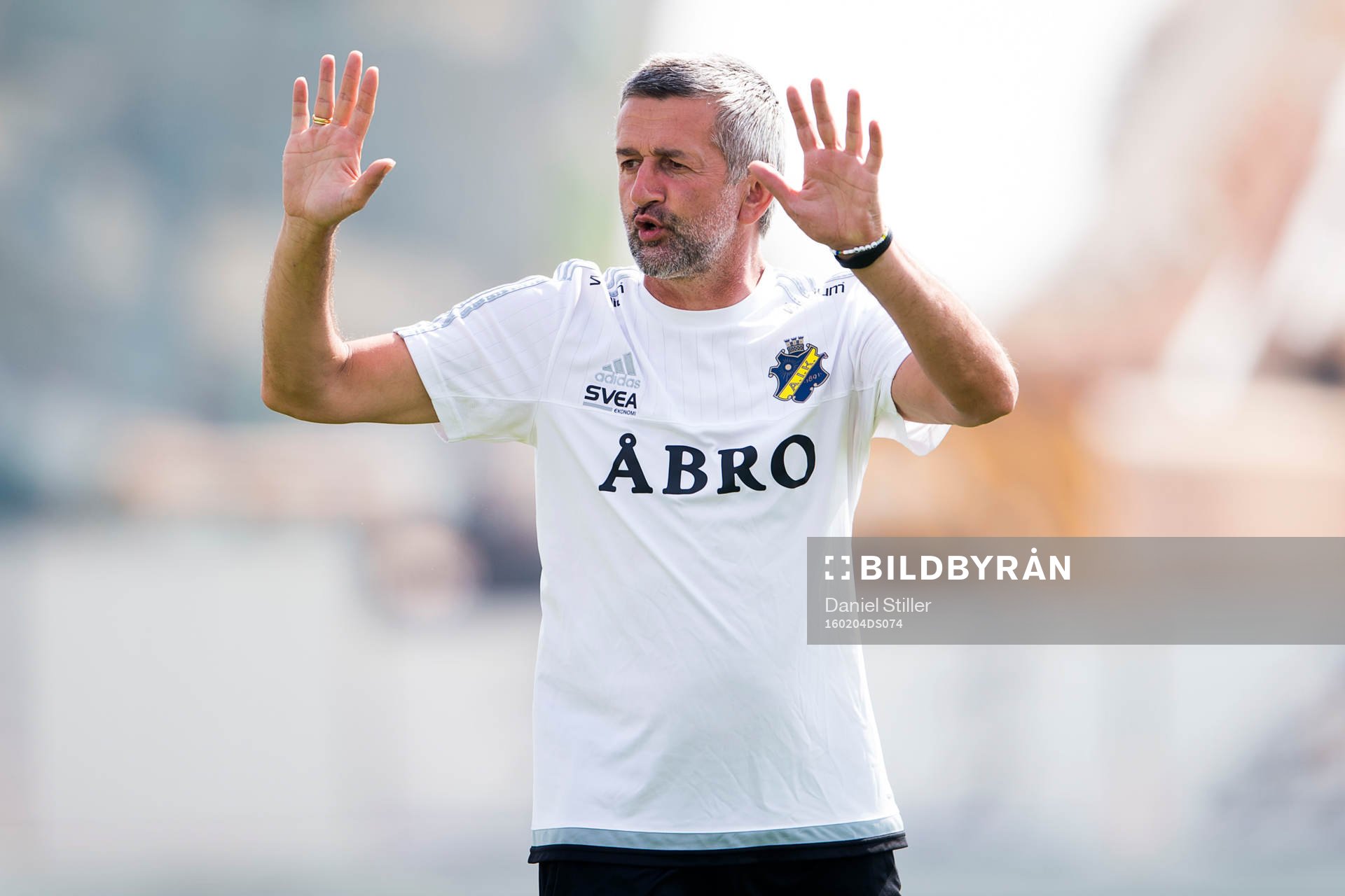 s assisterande tränare Nebojsa Novakovic