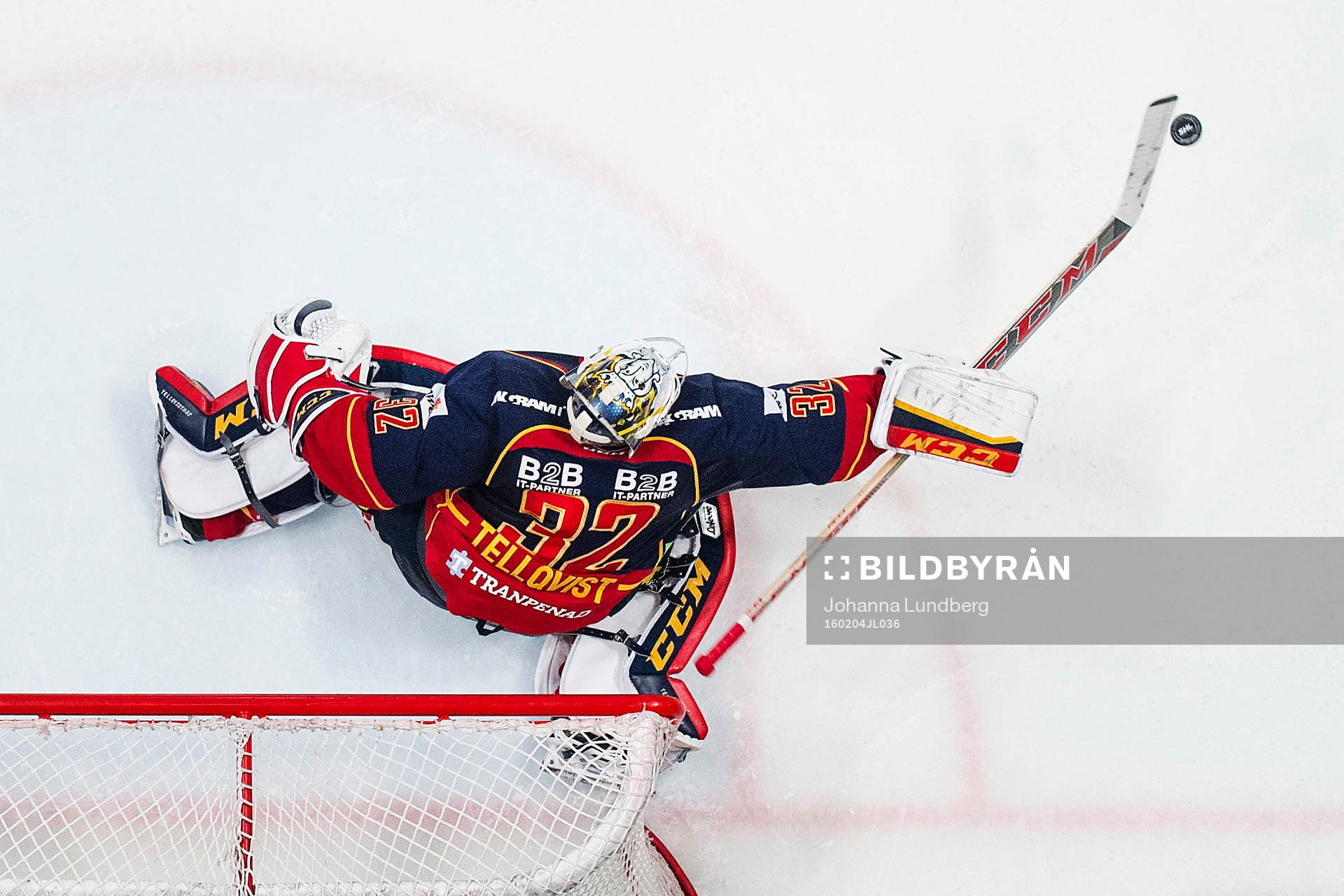 Djurgårdens målvakt Mikael Tellqvist med en räddning