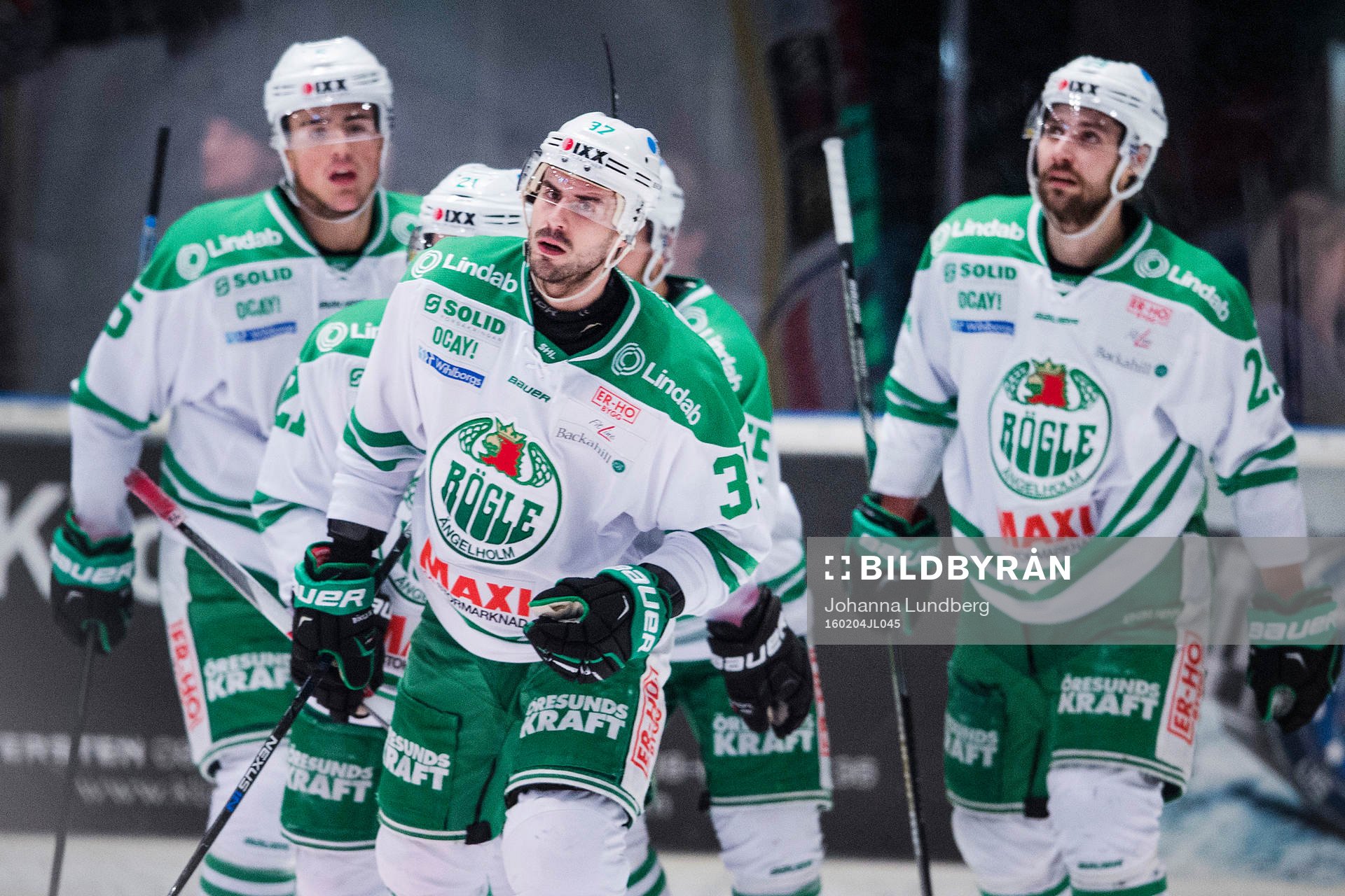 Rögles spelare med Ivan Baranka längst fram jublar