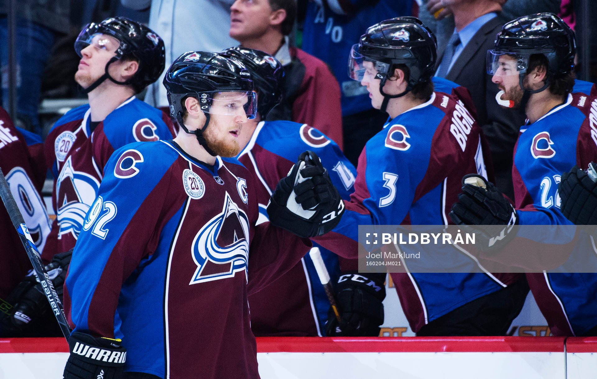 Colorados Gabriel Landeskog jublar med lagkamrater
