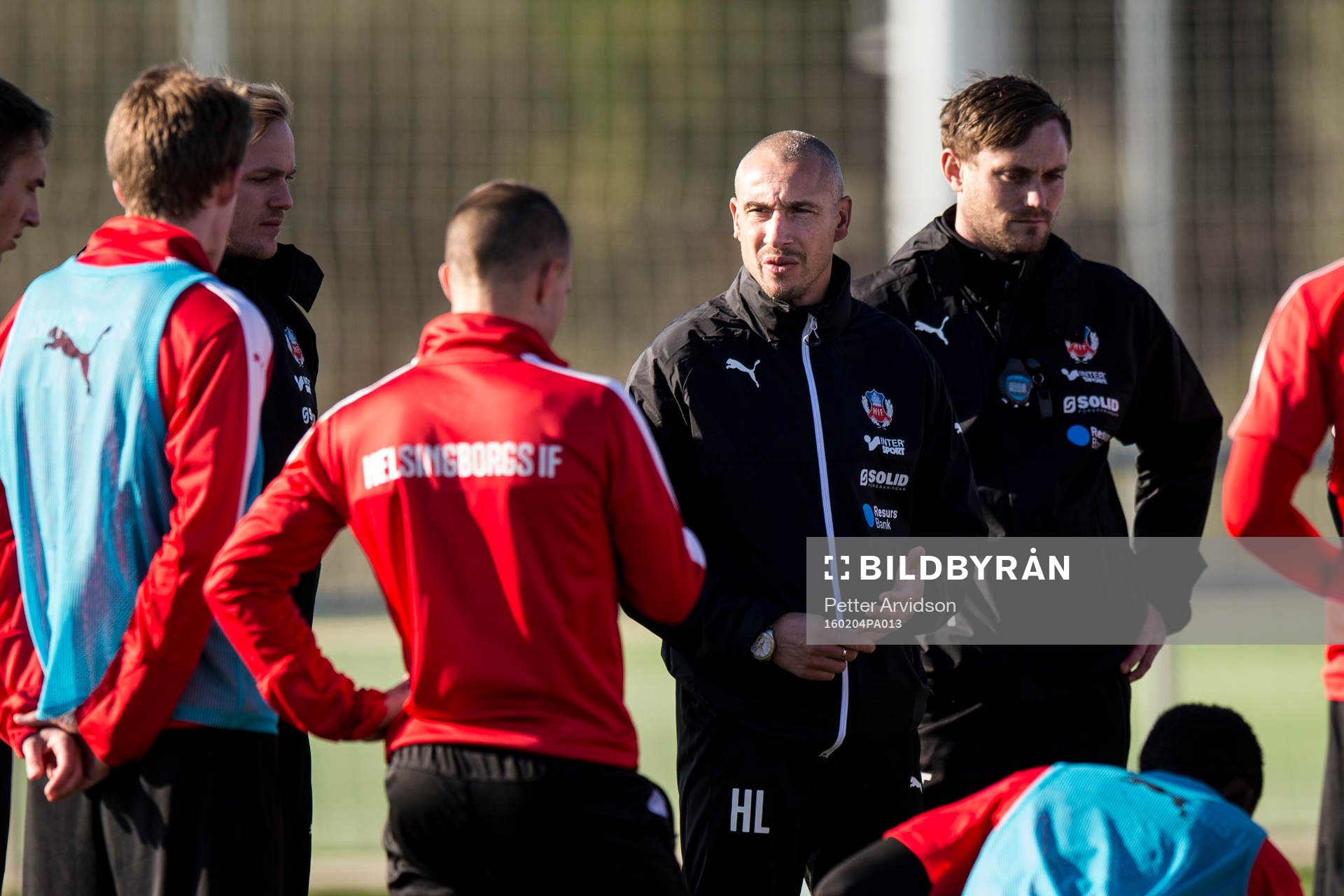 Helsingborgs manager Henrik Larsson (m) håller samling med