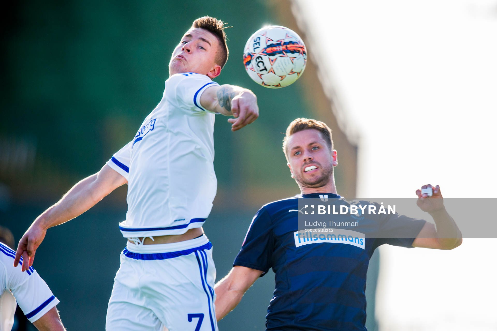 FC Köpenhamns Benjamin Verbic nickar undan framför Malmö