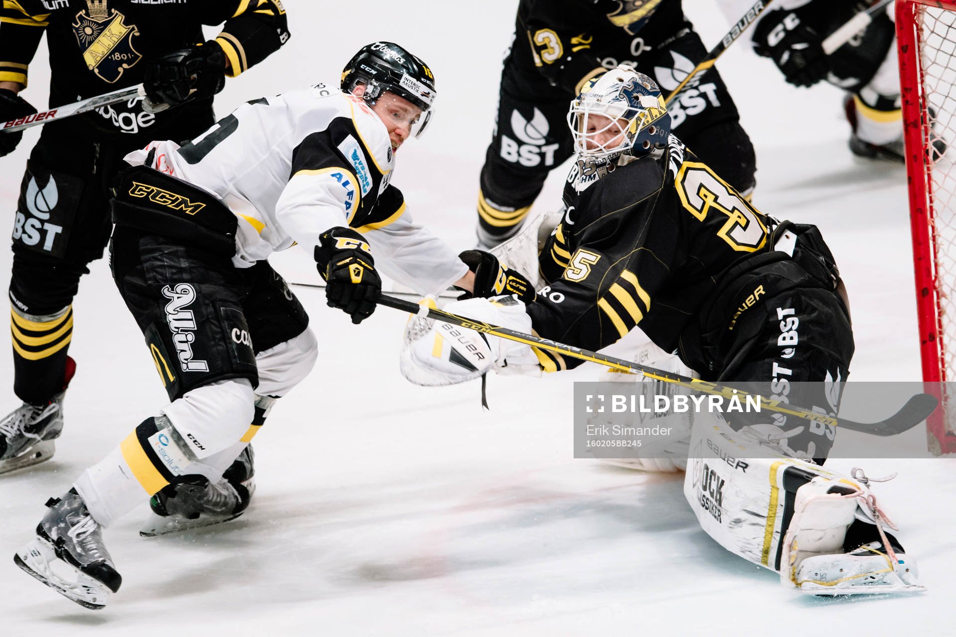 s målvakt Robin Rahm och Västerås Jonte Berg