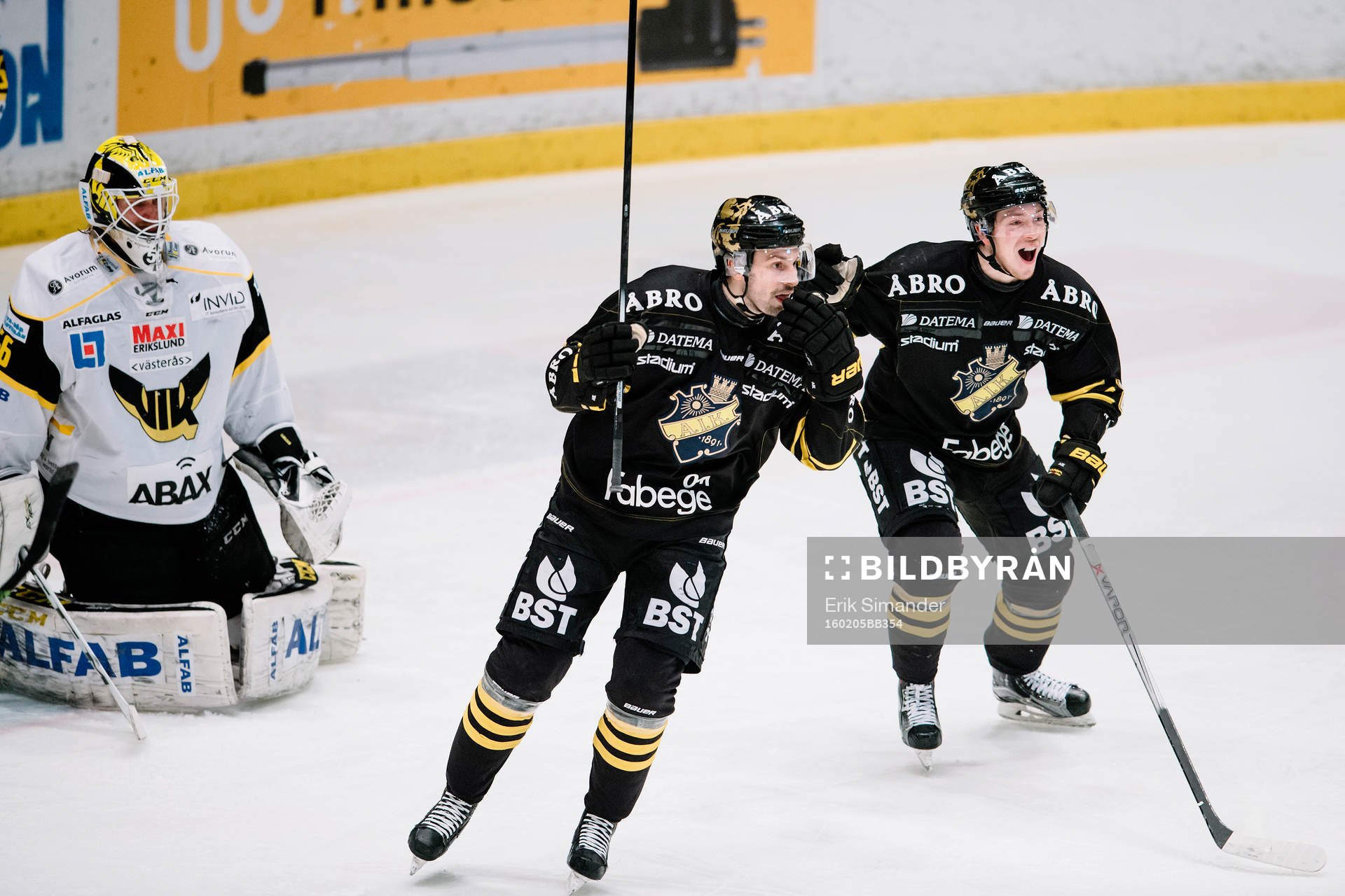 s Daniel Olsson Trkulja och Jesper Frödén jublar