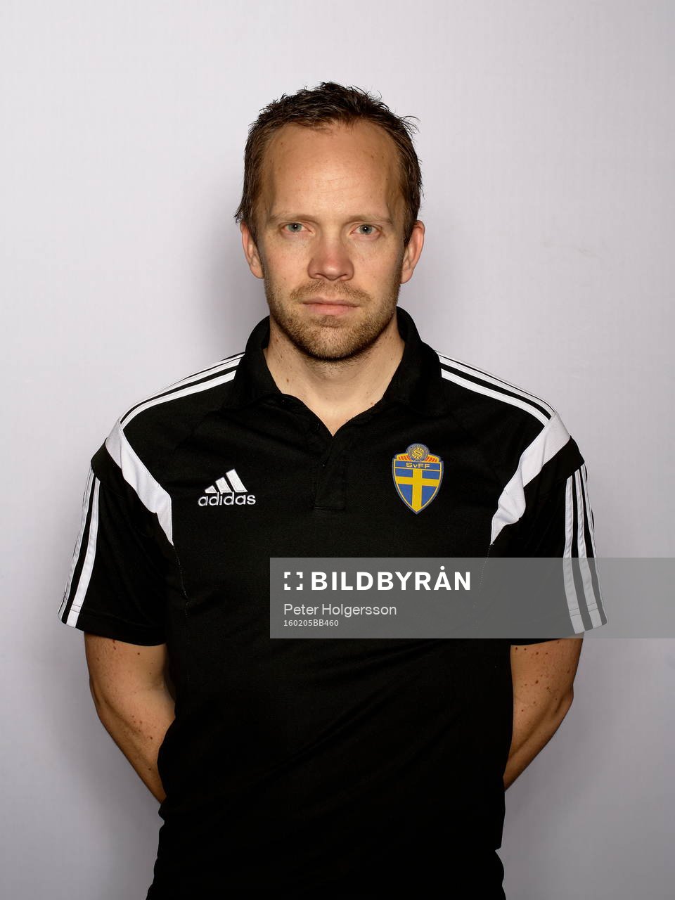 Domare Björn Lindroth under porträttfotografering 05 februari 2016 i Linköping.
