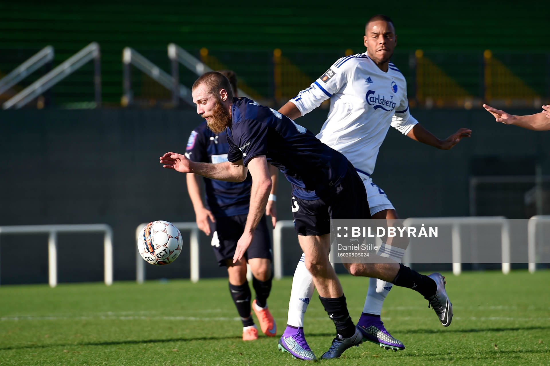 FC Köpenhamns Mathias Zanka Jørgensen fäller Malmö FFs