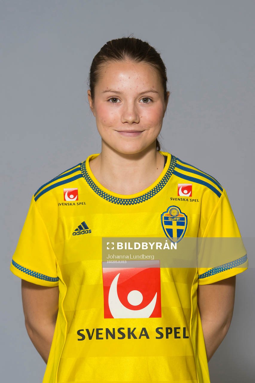 Olivia Sandahl som spelar i F17 landslaget